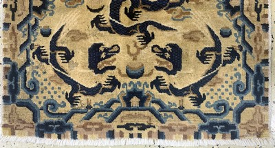 27006128b - Ning-Hsia´Thronsitzteppich´, antik, China, 19.Jhd, Wolle auf Baumwolle, ca. 72 x 71 cm, ...