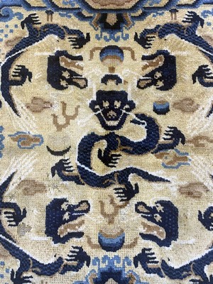 27006128c - Ning-Hsia´Thronsitzteppich´, antik, China, 19.Jhd, Wolle auf Baumwolle, ca. 72 x 71 cm, ...