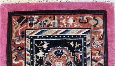 27006129a - Ning-Hsia´Sitzbankmatte´, antik, China, 19.Jhd, Wolle auf Baumwolle, ca. 75 x 78 cm, ...