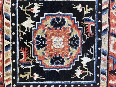 27006129c - Ning-Hsia´Sitzbankmatte´, antik, China, 19.Jhd, Wolle auf Baumwolle, ca. 75 x 78 cm, ...