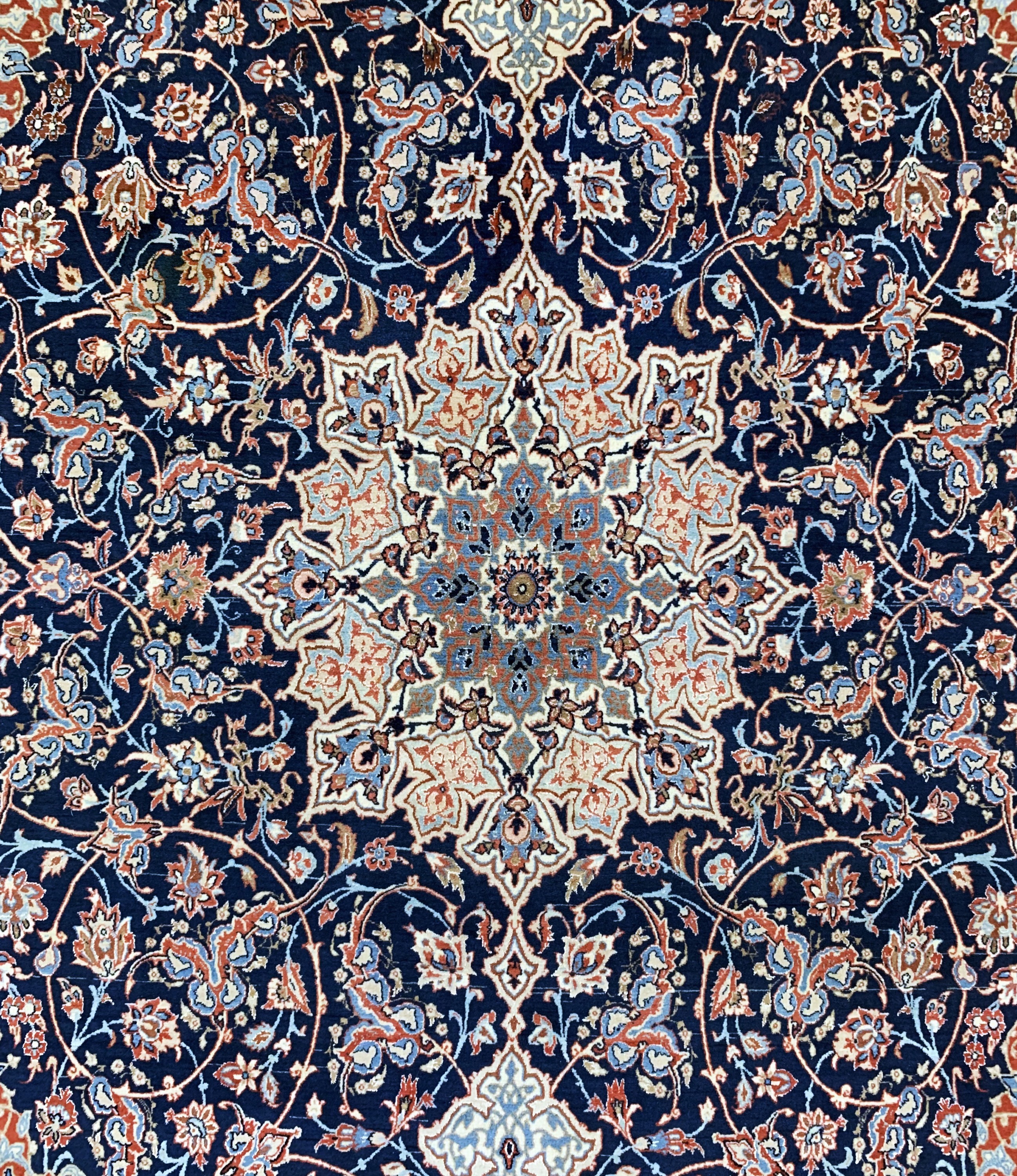 Detail d: Esfahan fein Persien, signiert"Sadegh Seyrafian", um 1920-1930, Korkwolle mit und auf Seide, ca. 240 x 145 cm, ca. 1,2 Mio. Kn/qm, EHZ: 2