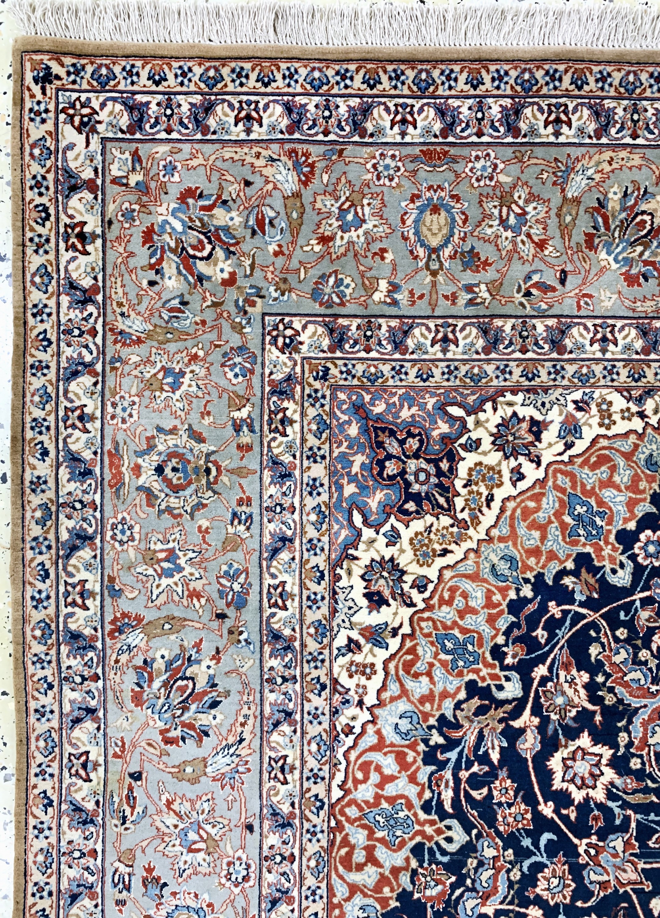 Detail e: Esfahan fein Persien, signiert"Sadegh Seyrafian", um 1920-1930, Korkwolle mit und auf Seide, ca. 240 x 145 cm, ca. 1,2 Mio. Kn/qm, EHZ: 2