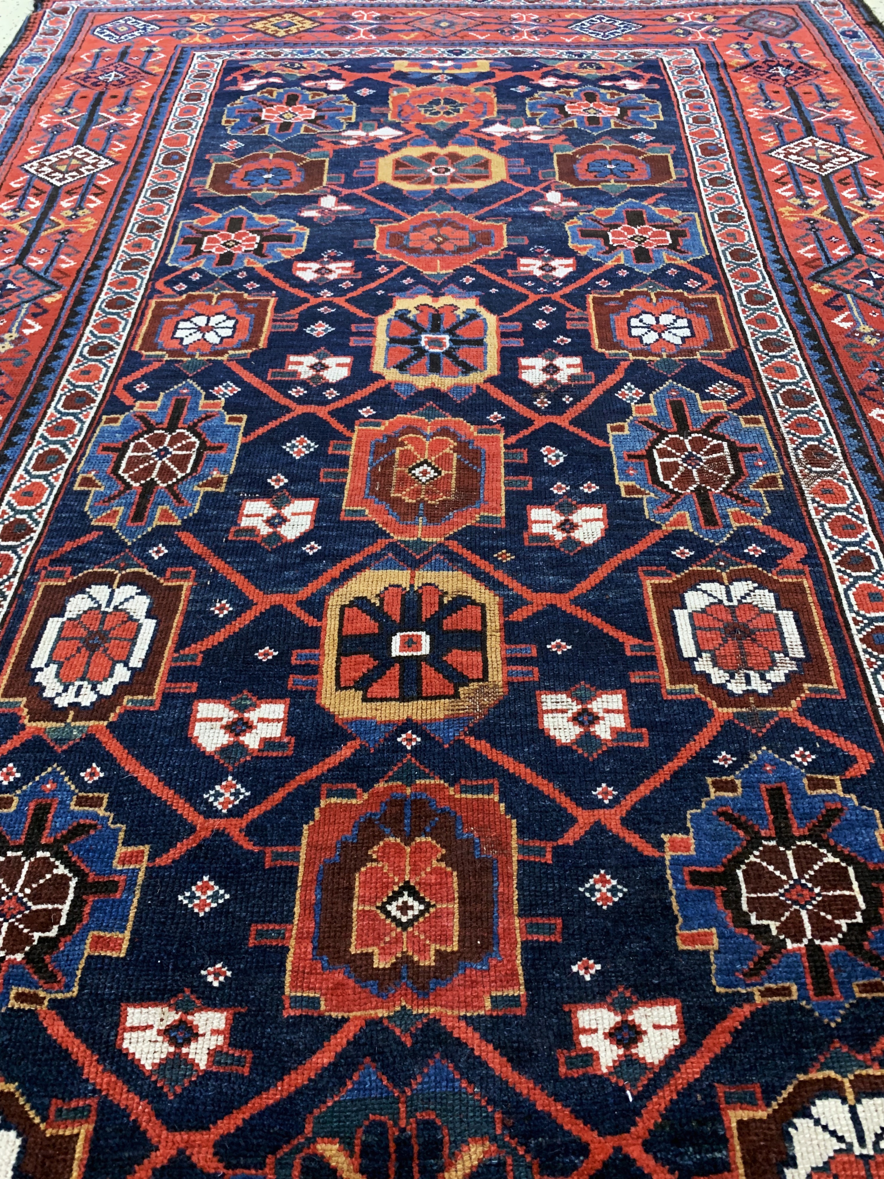 Detail d: Antiker Weramin, Persien, 19.Jhd, Wolle aufWolle, ca. 308 x 110 cm, EHZ: 2-3