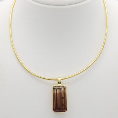 27006235a - Anhänger mit Turmalin an Omegareif, GG 585/ 000, brauner Turmalin im l. Farbverlauf ca. ...