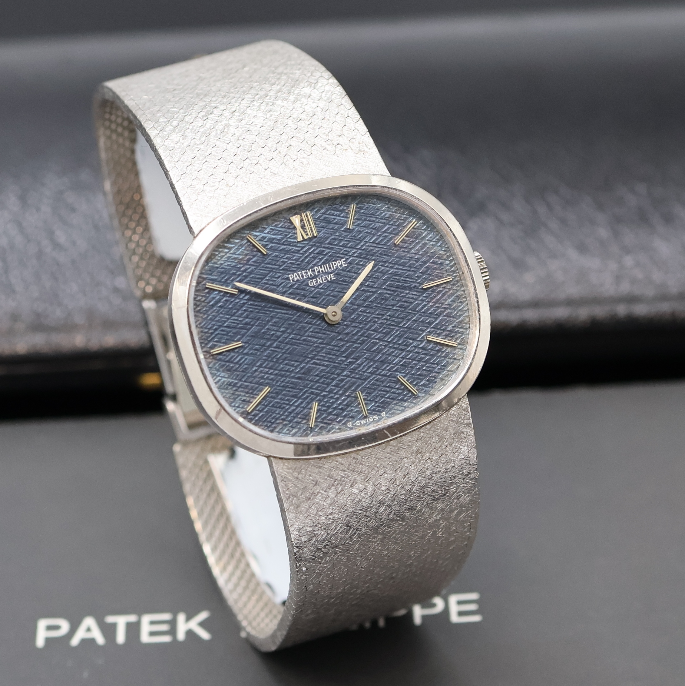Detail b: PATEK PHILIPPE Herrenarmbanduhr Referenz 3545 in WG 750/000 mit original Box und Papier, Schweiz verk. Sept. 1974, Handaufzug, 3-tlg. Geh., Boden u. ...