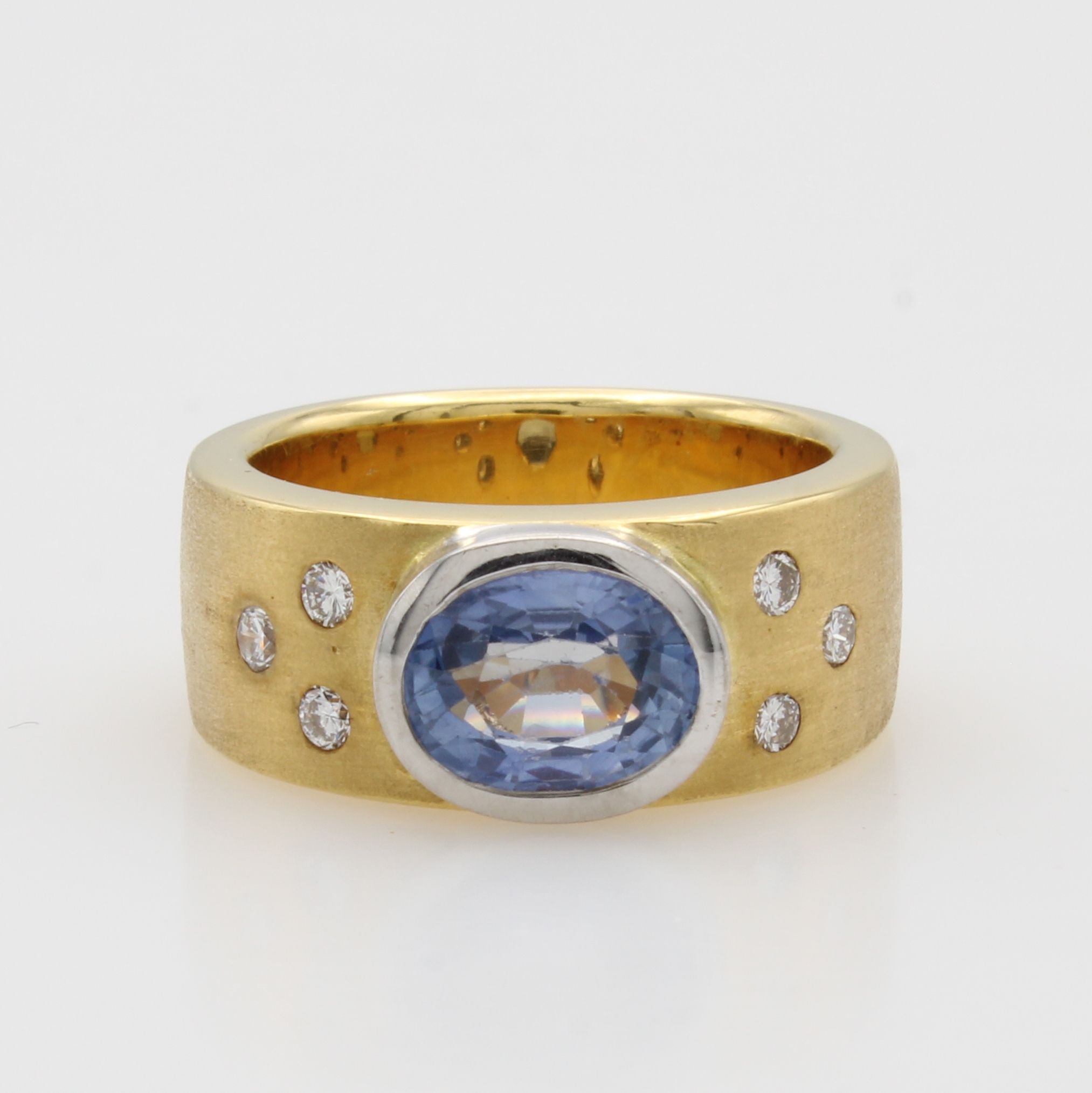 Image 27006365 - Ring mit Saphir und Brillanten, GG 750/000, z.T. matt., ovaler Saphir ca. 2.72 ct, 6 ...