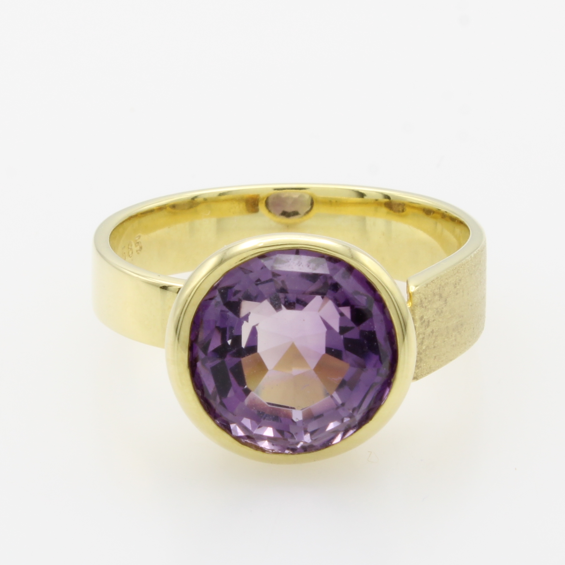 Image 27006427 - Ring mit Amethyst, GG 585/000, Schiene z.T. matt. u. asymmetrisch anges., runder ...
