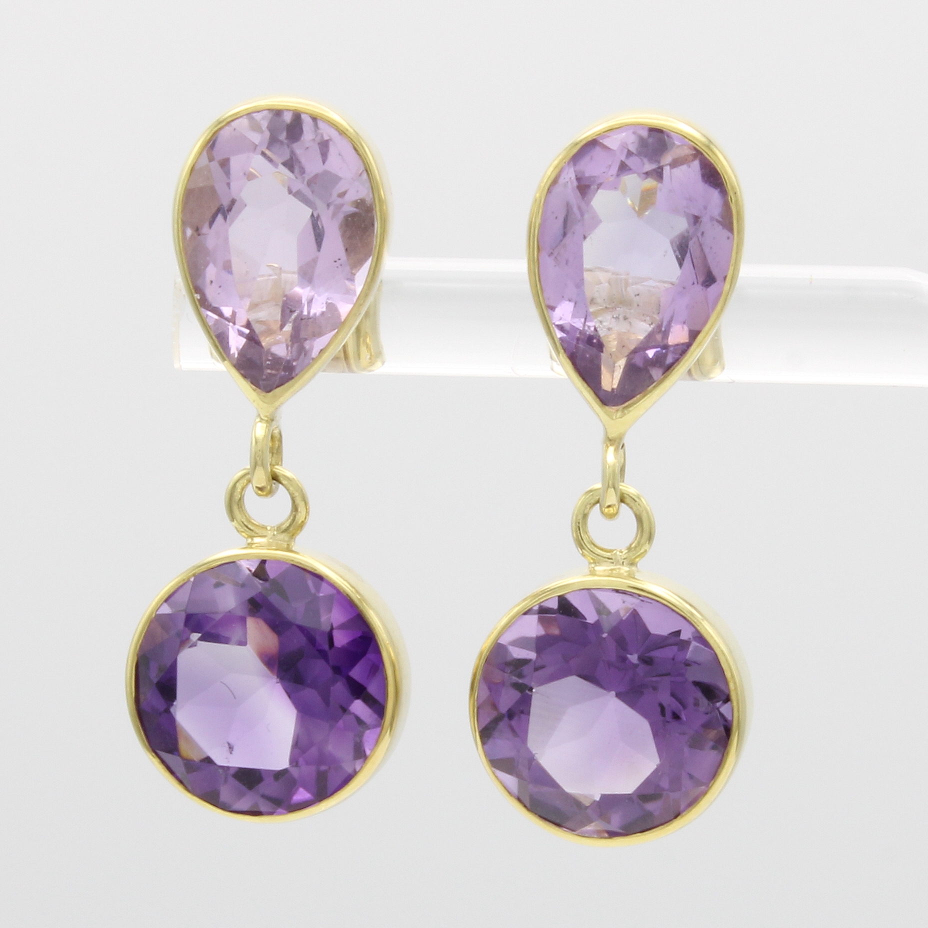 Image 27006428 - Paar Ohrgehänge mit Amethysten, GG 585/000, 2 tropfenf. u. 2 runde Amethyste zus. ca. ...