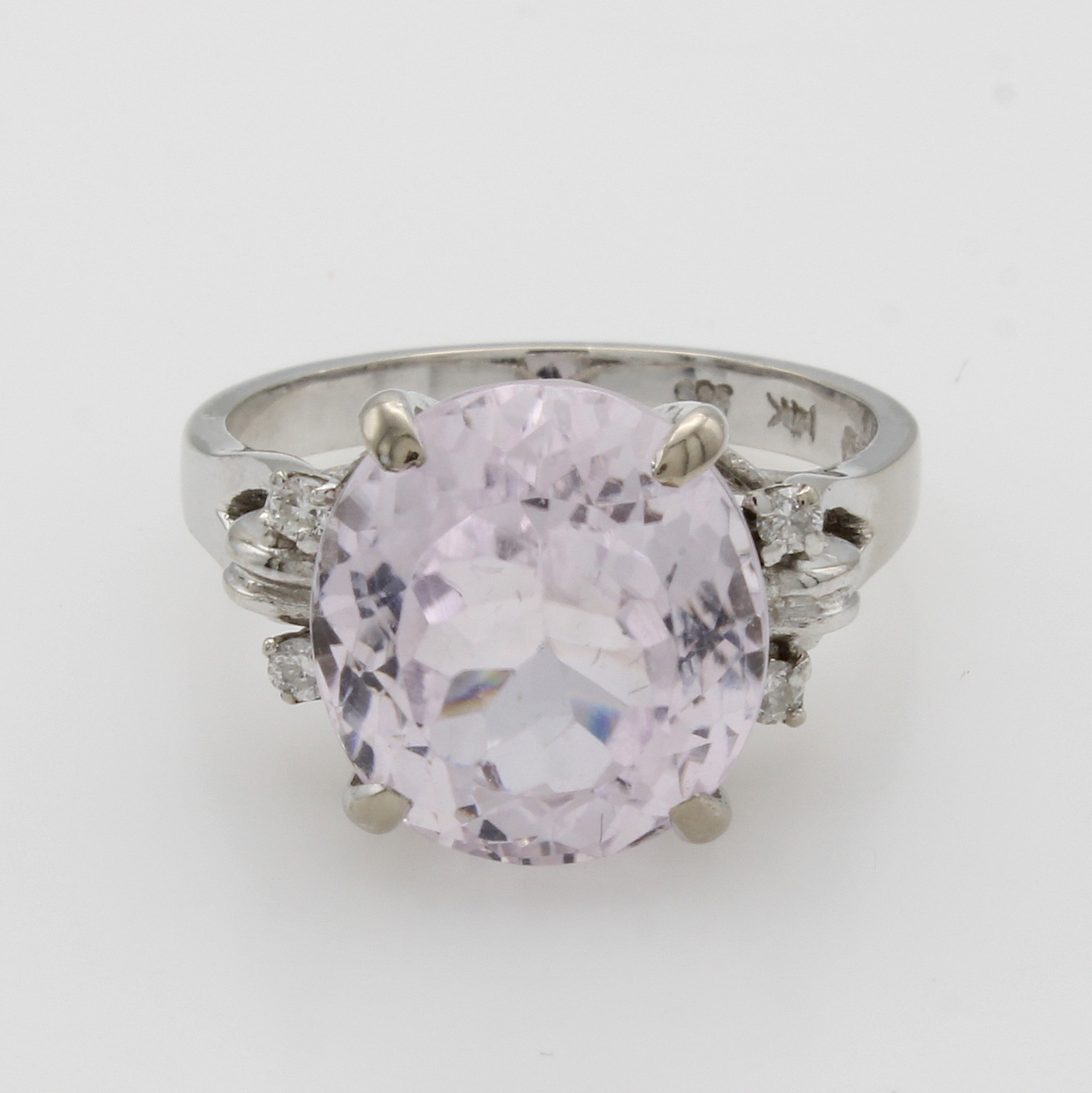 Image 27006429 - Ring mit Kunzit und Brillanten, WG 585/000, runder Kunzit ca. 8.2 ct, 4 Brill. zus. ca. ...