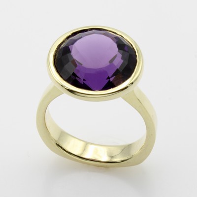 27006426a - Ring mit Amethyst, GG 585/000, runder Amethyst in glatter Fassung ca. 9.9 ct, RW ca. 57 ...