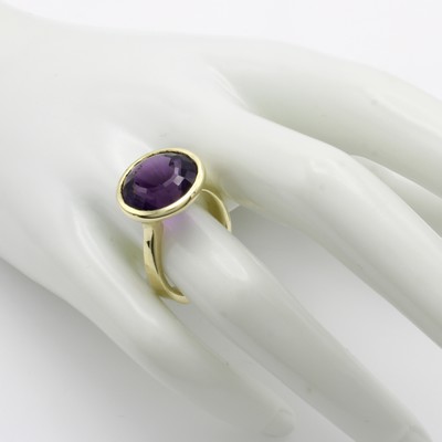 27006426b - Ring mit Amethyst, GG 585/000, runder Amethyst in glatter Fassung ca. 9.9 ct, RW ca. 57 ...