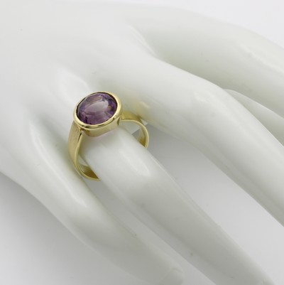 27006427b - Ring mit Amethyst, GG 585/000, Schiene z.T. matt. u. asymmetrisch anges., runder ...
