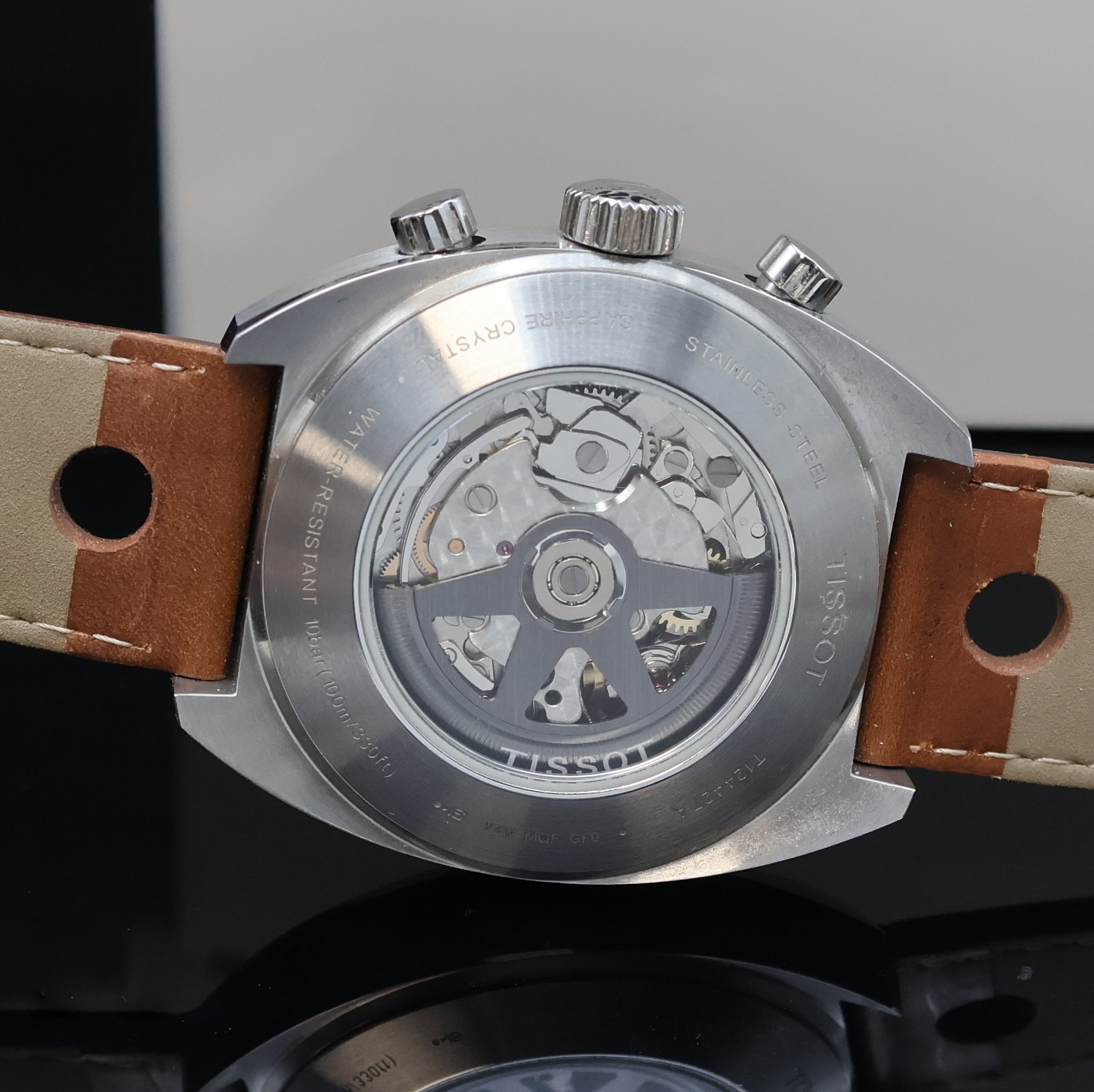 Detail d: TISSOT Heritage 1973 Armbandchronograph Referenz T124427A, Schweiz um 2024, Automatik, beids. vergl. Geh. in Edelstahl, Boden aufgedr., orig. ...