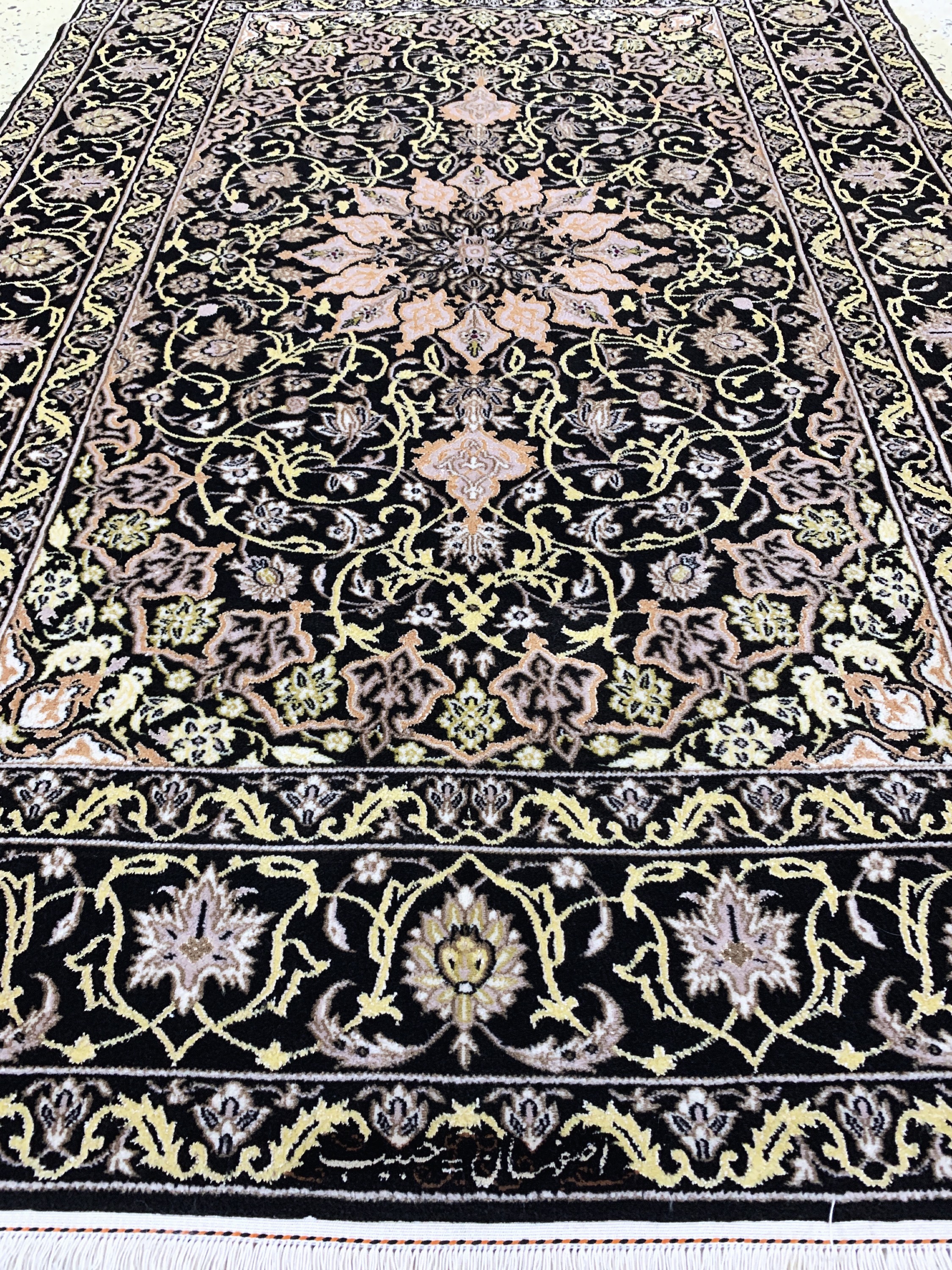 Detail d: Esfahan fein sign., Persien, Ende 20.Jhd., Korkwolle mit und auf Seide, ca. 160 x 109 cm,EHZ: 1-2