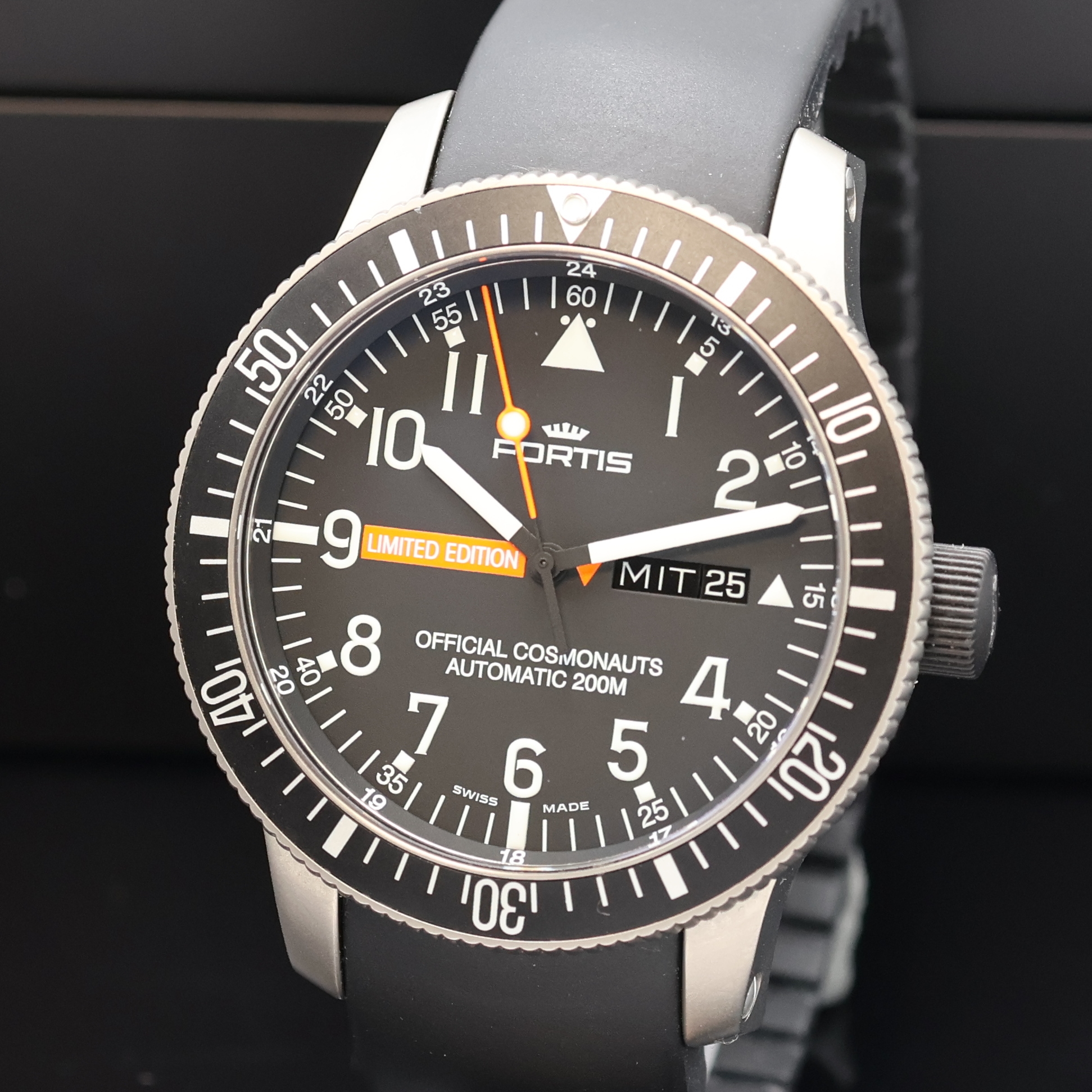 Detail a: FORTIS B-42 Cosmonauts auf 2012 Stück limitierte Armbanduhr Referenz 658.27.158, Schweiz um 2012, Automatik, matt. Edelstahlgeh. inkl. orig. ...