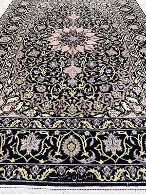 27006905d - Esfahan fein sign., Persien, Ende 20.Jhd., Korkwolle mit und auf Seide, ca. 160 x 109 ...