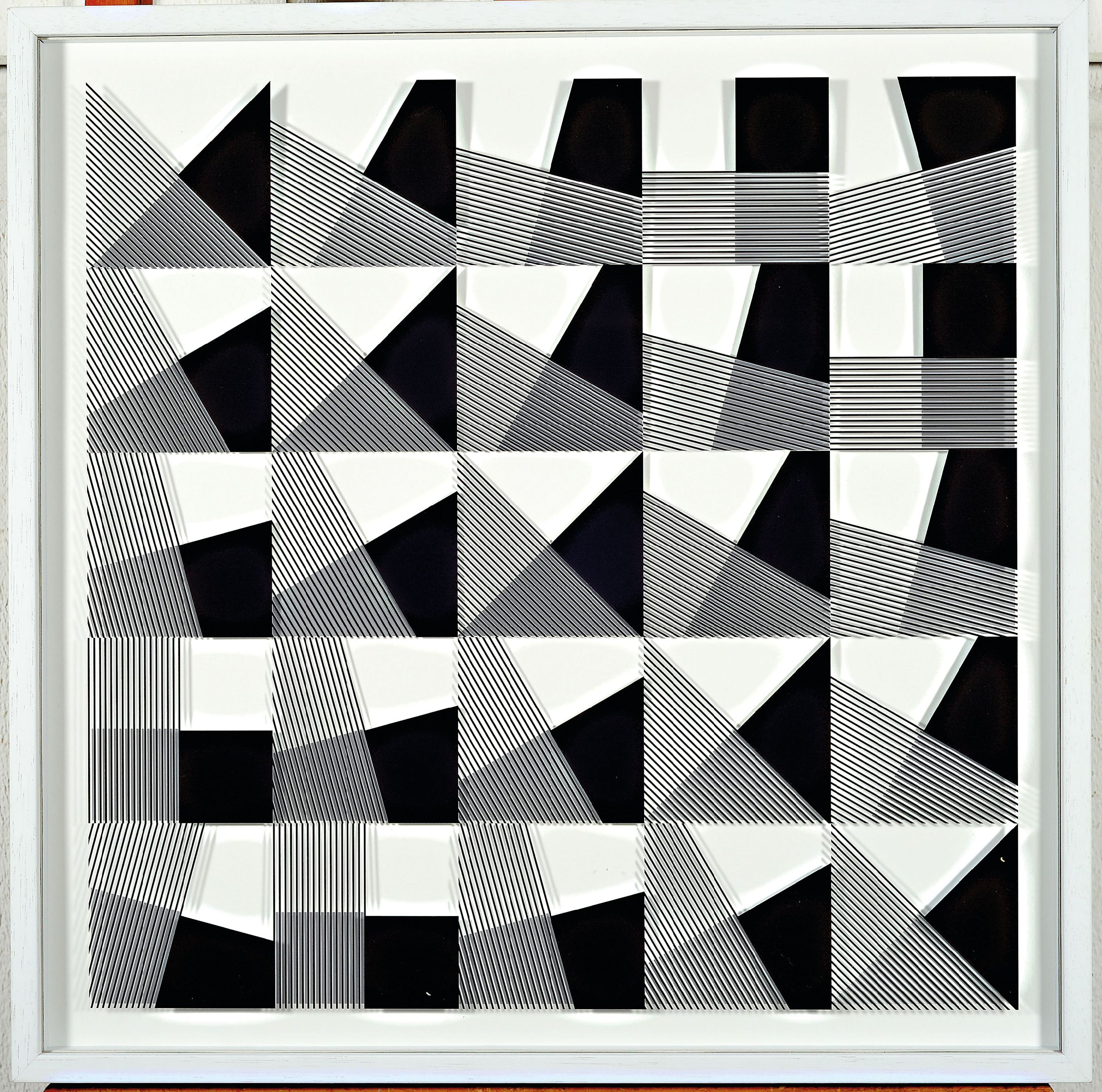 Detail k: Marcello Morandini, geb. 1940 Mantua, Komposition 679A, 3D-Konstruktion aus Baumwollpapier und bedrucktem Acrylglas, Ed. 15/60, verso signiert, ...