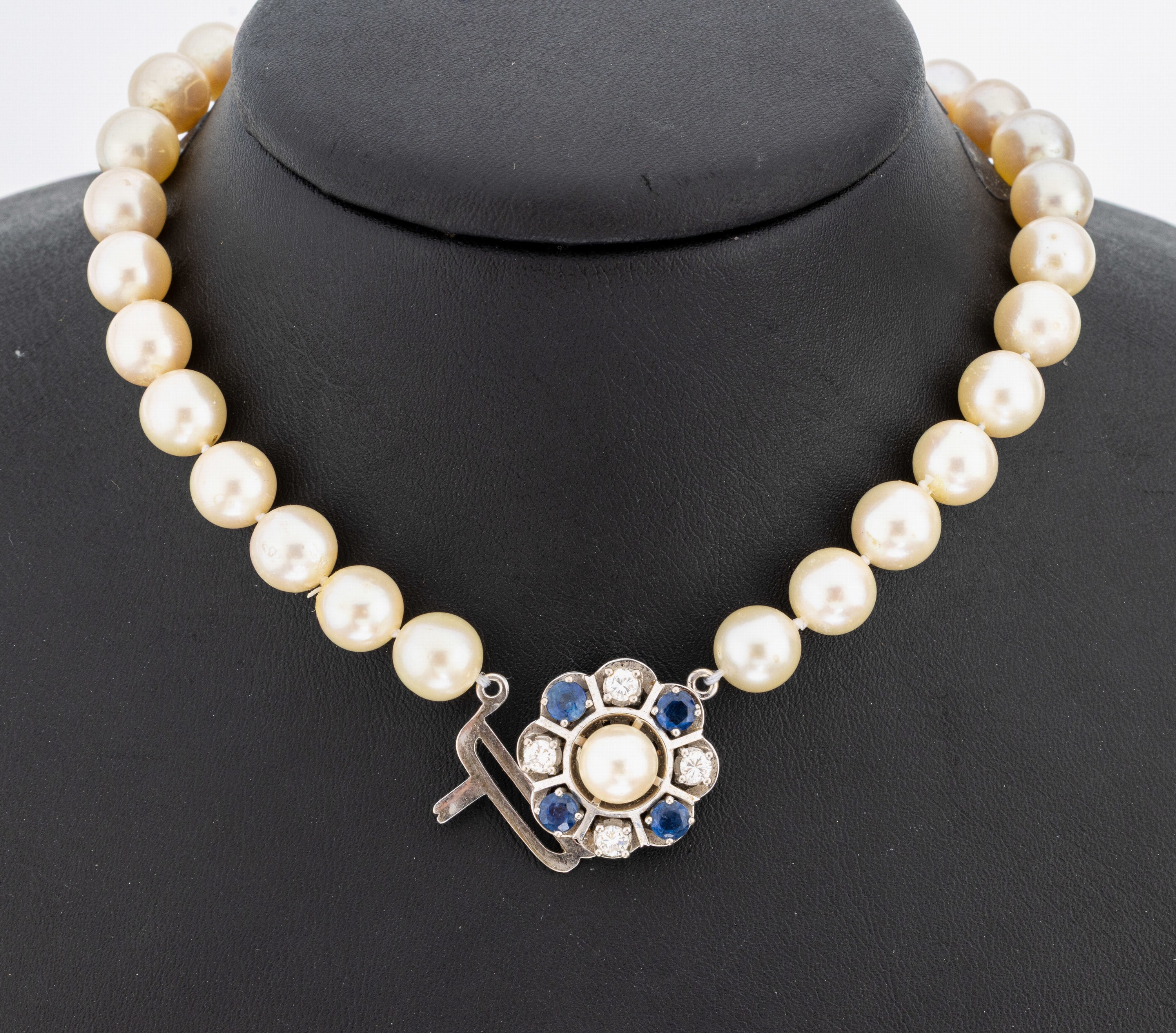 Image 27007021 - Zuchtperl-Collier mit 14 kt Gold Saphir- Brillant-Schmuckschließe, WG 590/000, 48 ...