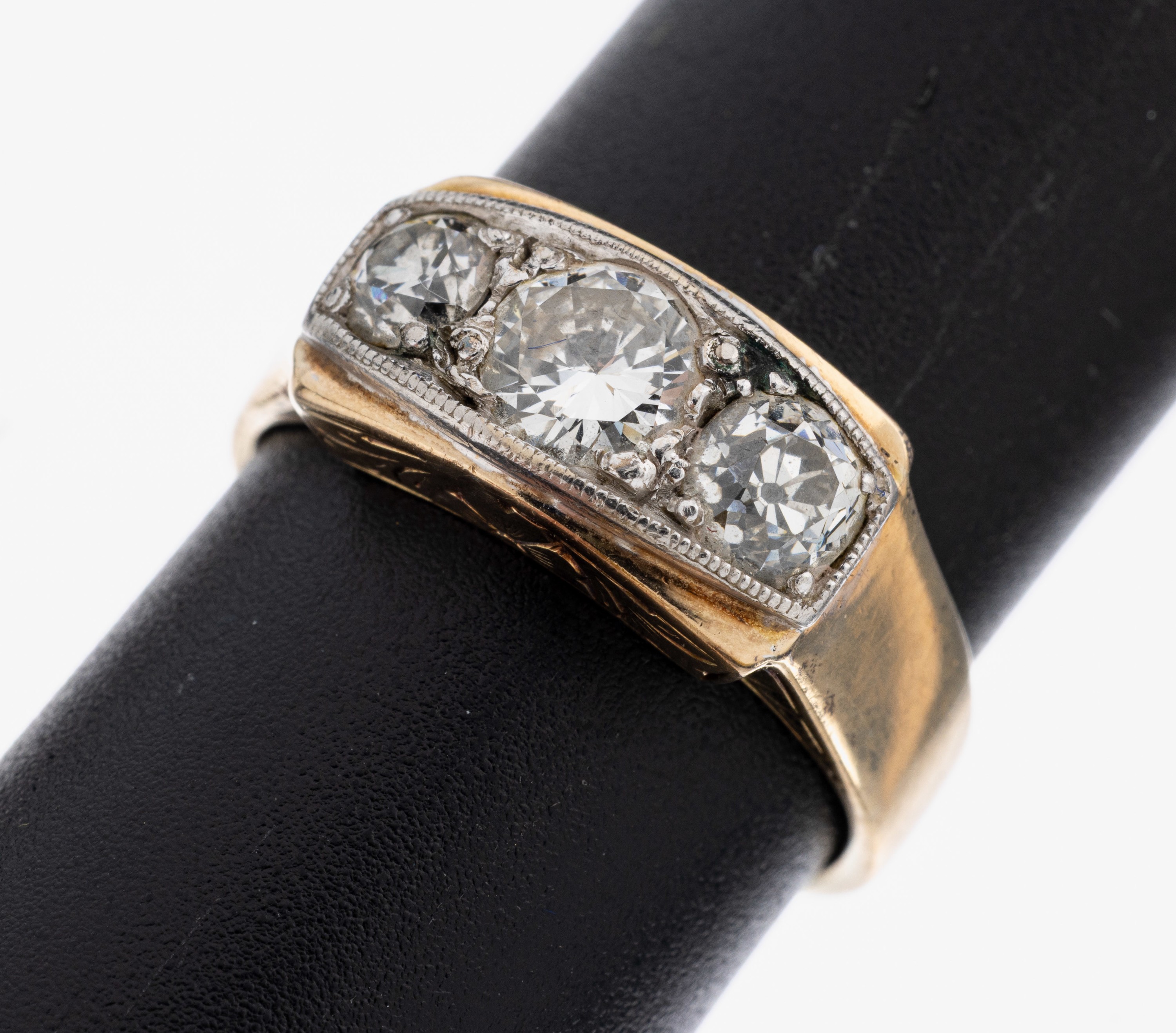 Image 27007047 - 14 kt Gold Diamant-Ring, 1930er Jahre, GG/WG 585/000, mittig Brillant ca. 0.50 ct ...