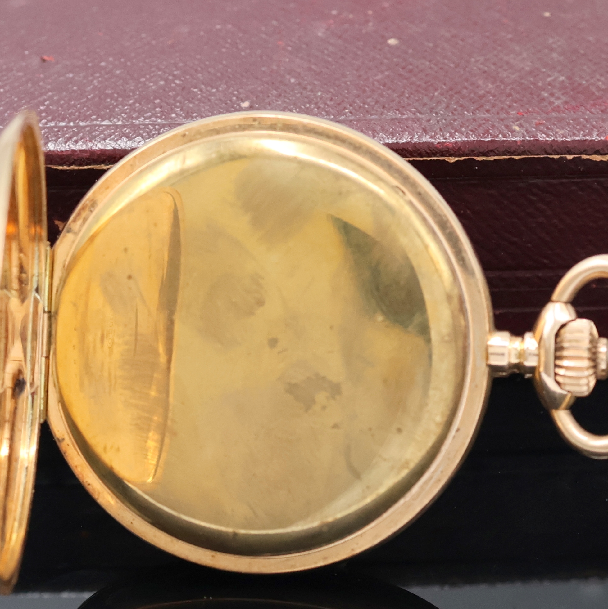 Detail d: PAUL VUILLE-PERRET Savonette Herrentaschenuhr in RG 585/000, Schweiz um 1910, guill. 2- Deckel Goldgeh. l. dell., Sprungdeckel m. Schmuckmonogramm, ...