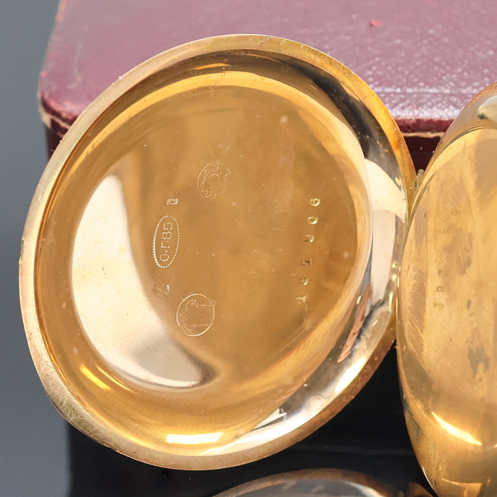 Detail e: PAUL VUILLE-PERRET Savonette Herrentaschenuhr in RG 585/000, Schweiz um 1910, guill. 2- Deckel Goldgeh. l. dell., Sprungdeckel m. Schmuckmonogramm, ...