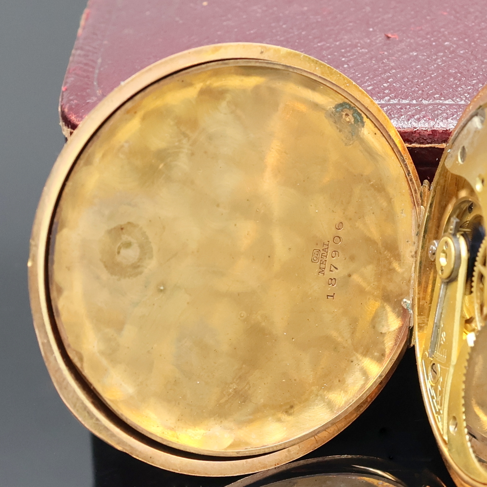 Detail f: PAUL VUILLE-PERRET Savonette Herrentaschenuhr in RG 585/000, Schweiz um 1910, guill. 2- Deckel Goldgeh. l. dell., Sprungdeckel m. Schmuckmonogramm, ...