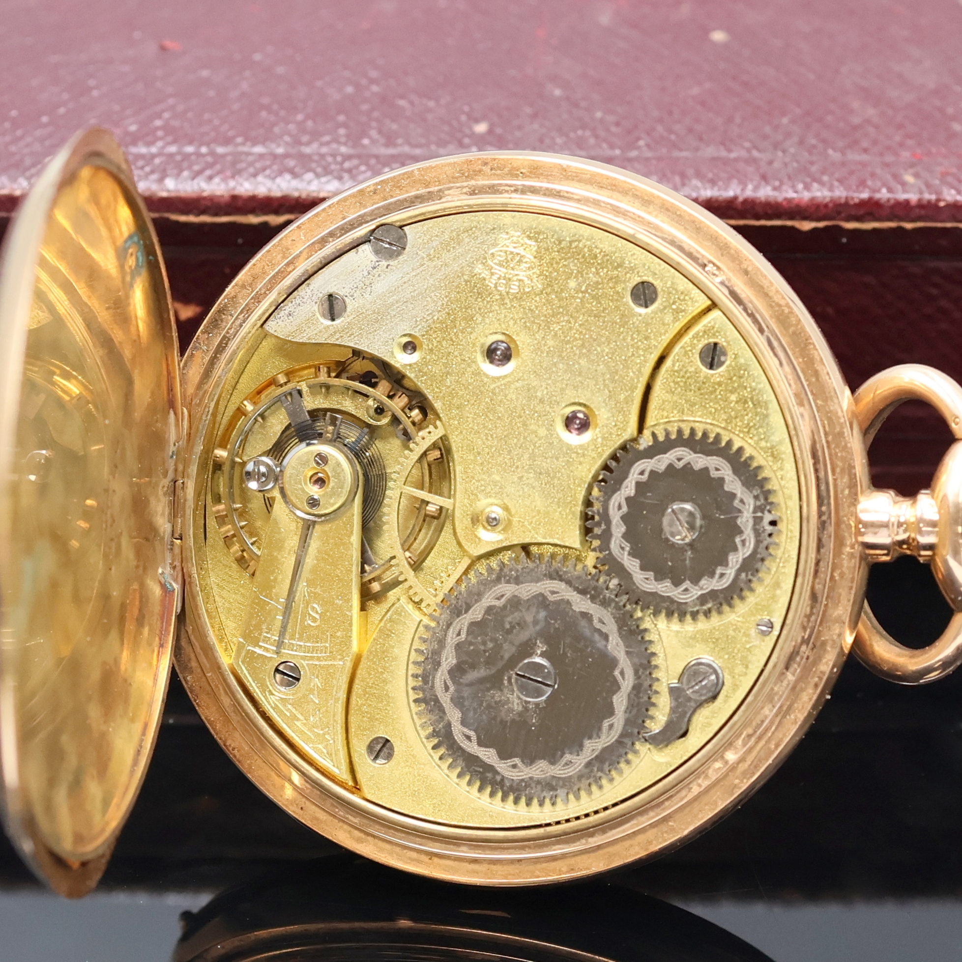 Detail g: PAUL VUILLE-PERRET Savonette Herrentaschenuhr in RG 585/000, Schweiz um 1910, guill. 2- Deckel Goldgeh. l. dell., Sprungdeckel m. Schmuckmonogramm, ...