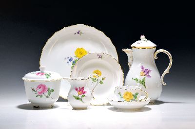 Image Kaffeeservice und Zubehör, Meissen, 20. Jh., 2. Wahl, Blume 1, Kaffeekanne (Deckelrose ...