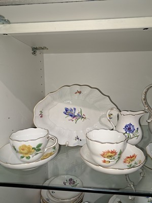 27007059a - Kaffeeservice und Zubehör, Meissen, 20. Jh., 2. Wahl, Blume 1, Kaffeekanne (Deckelrose ...