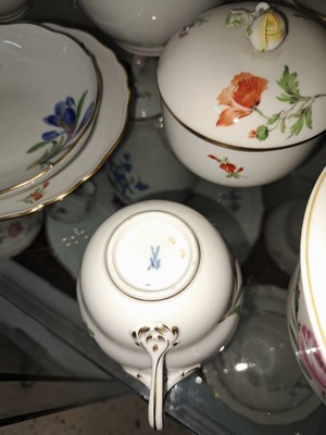 27007059d - Kaffeeservice und Zubehör, Meissen, 20. Jh., 2. Wahl, Blume 1, Kaffeekanne (Deckelrose ...