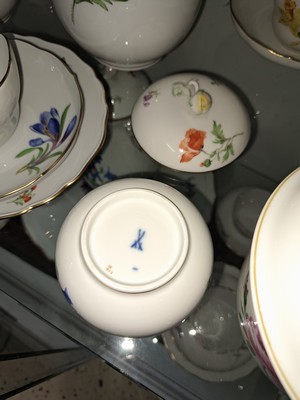 27007059e - Kaffeeservice und Zubehör, Meissen, 20. Jh., 2. Wahl, Blume 1, Kaffeekanne (Deckelrose ...