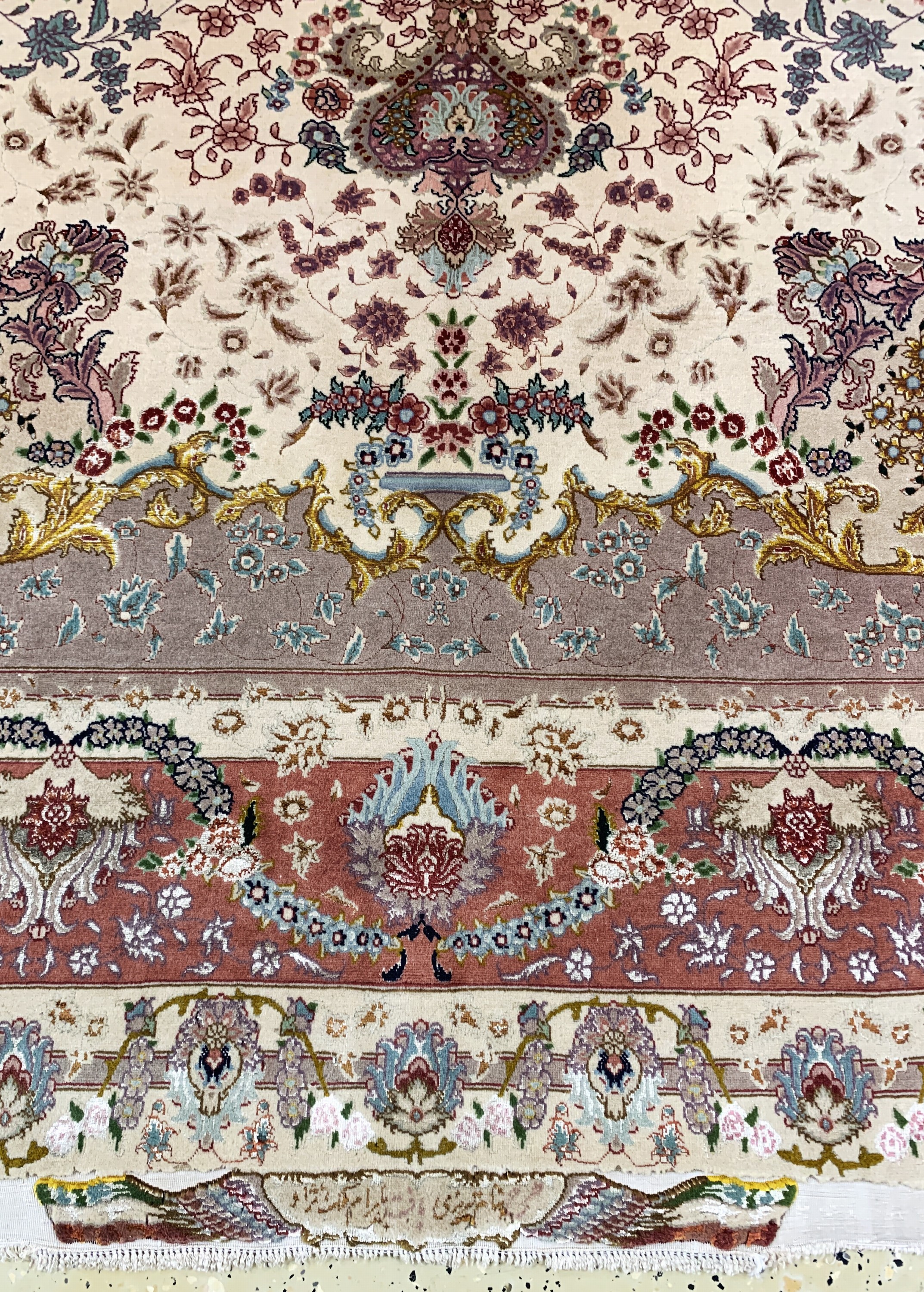 Detail b: Täbriz fein(60 Raj), Persien, Ende 20.Jhd, Korkwolle mit und auf Seide, ca. 313 x 198 cm,ca. 650.000 Kn/qm, gereinigt, EHZ: 2