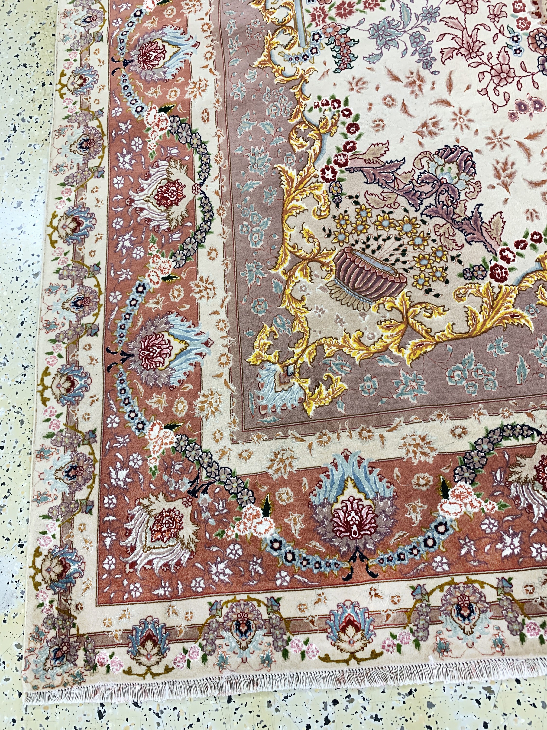 Detail g: Täbriz fein(60 Raj), Persien, Ende 20.Jhd, Korkwolle mit und auf Seide, ca. 313 x 198 cm,ca. 650.000 Kn/qm, gereinigt, EHZ: 2