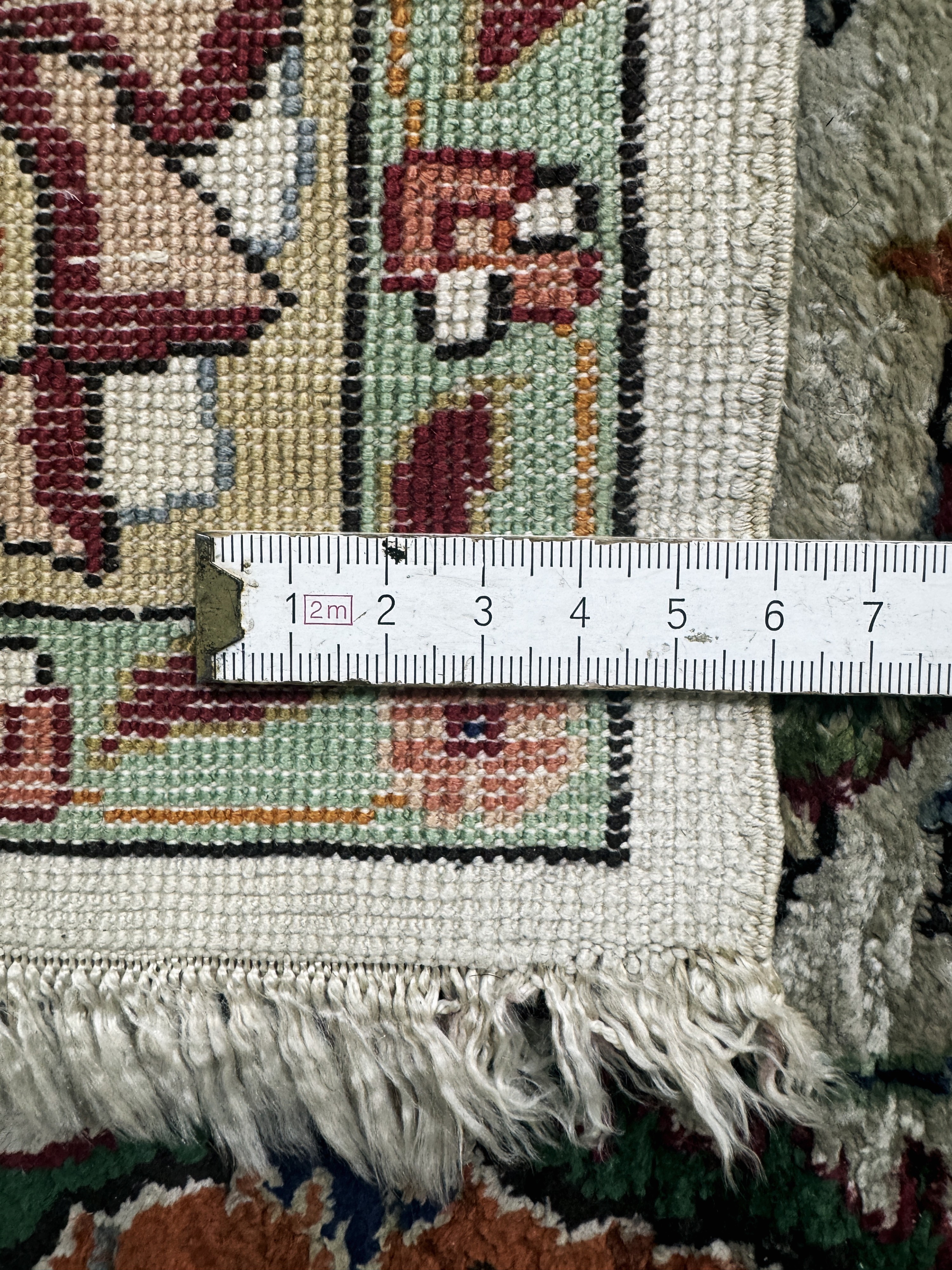 Detail e: Keschan Seide, Ägypten, Mitte 20.Jhd, reineNaturseide, ca. 145 x 100 cm, Reinigungsbedürftig, EHZ: 2