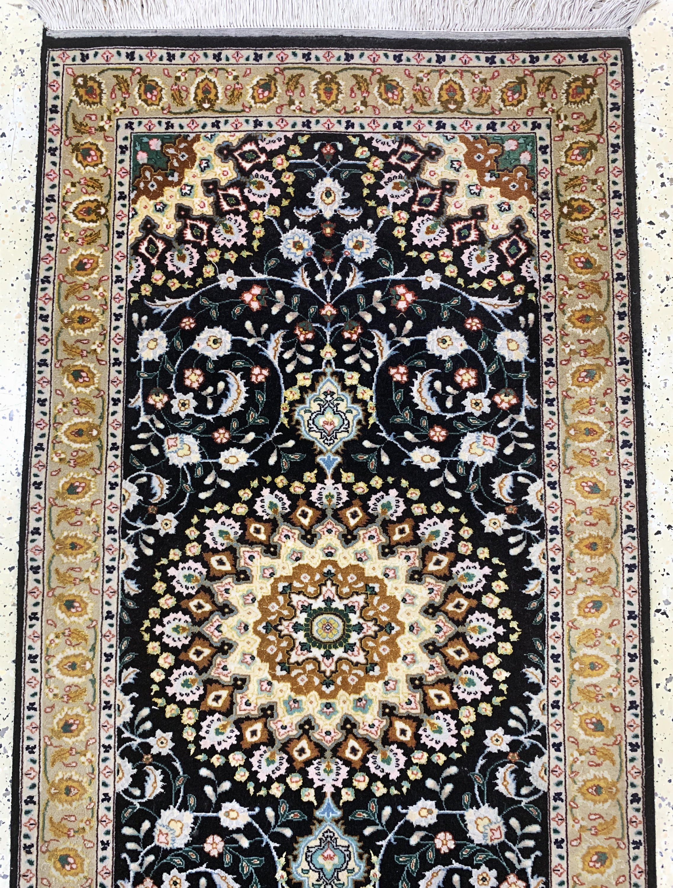 Detail a: Täbriz fein(50 Raj), Persien, Ende 20.Jhd, Korkwolle mit Seide, ca. 290 x 82 cm, ca. 500.000 Kn/qm, EHZ: 1-2