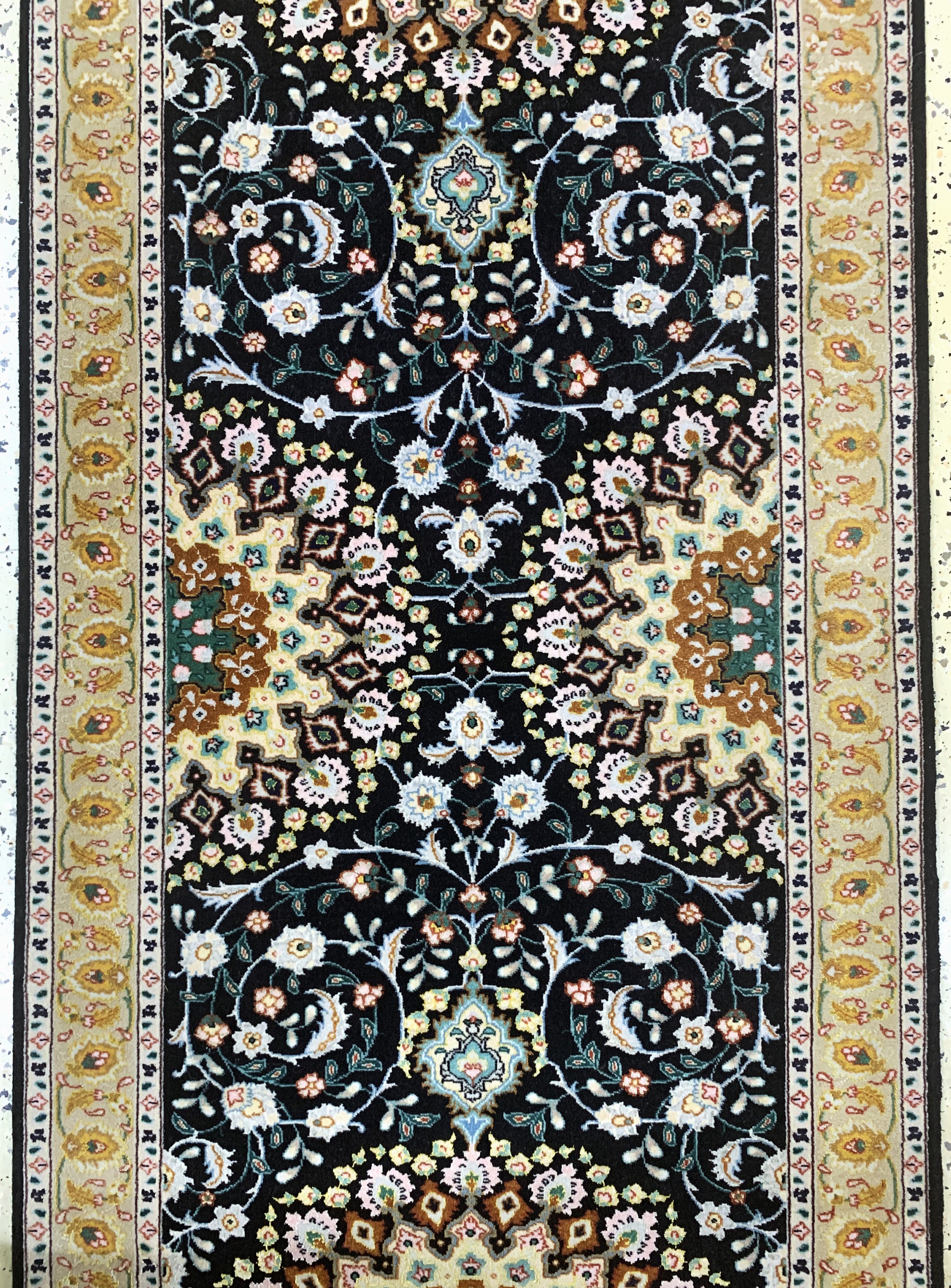 Detail b: Täbriz fein(50 Raj), Persien, Ende 20.Jhd, Korkwolle mit Seide, ca. 290 x 82 cm, ca. 500.000 Kn/qm, EHZ: 1-2