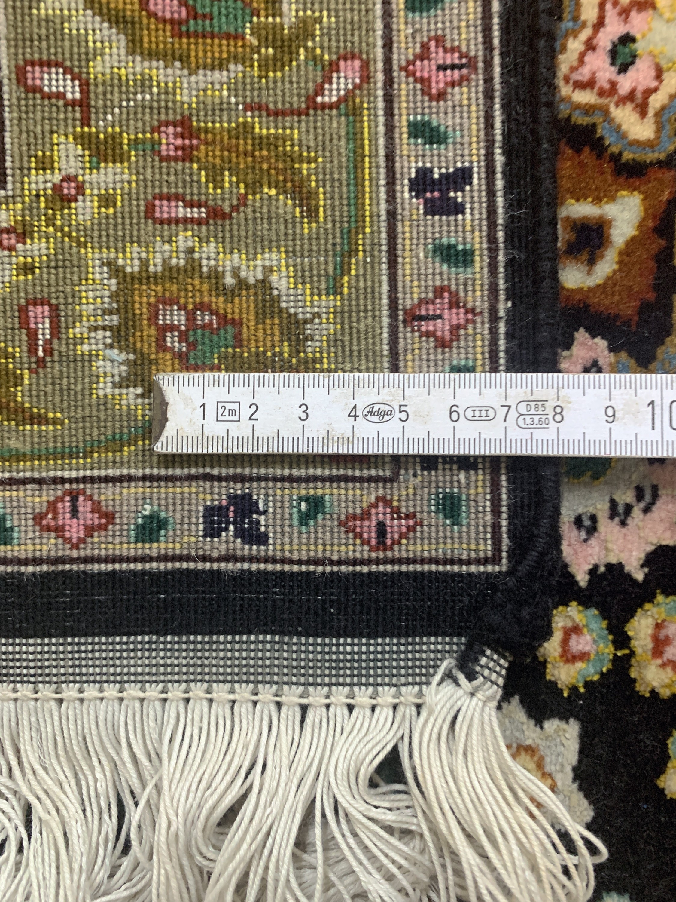 Detail e: Täbriz fein(50 Raj), Persien, Ende 20.Jhd, Korkwolle mit Seide, ca. 290 x 82 cm, ca. 500.000 Kn/qm, EHZ: 1-2
