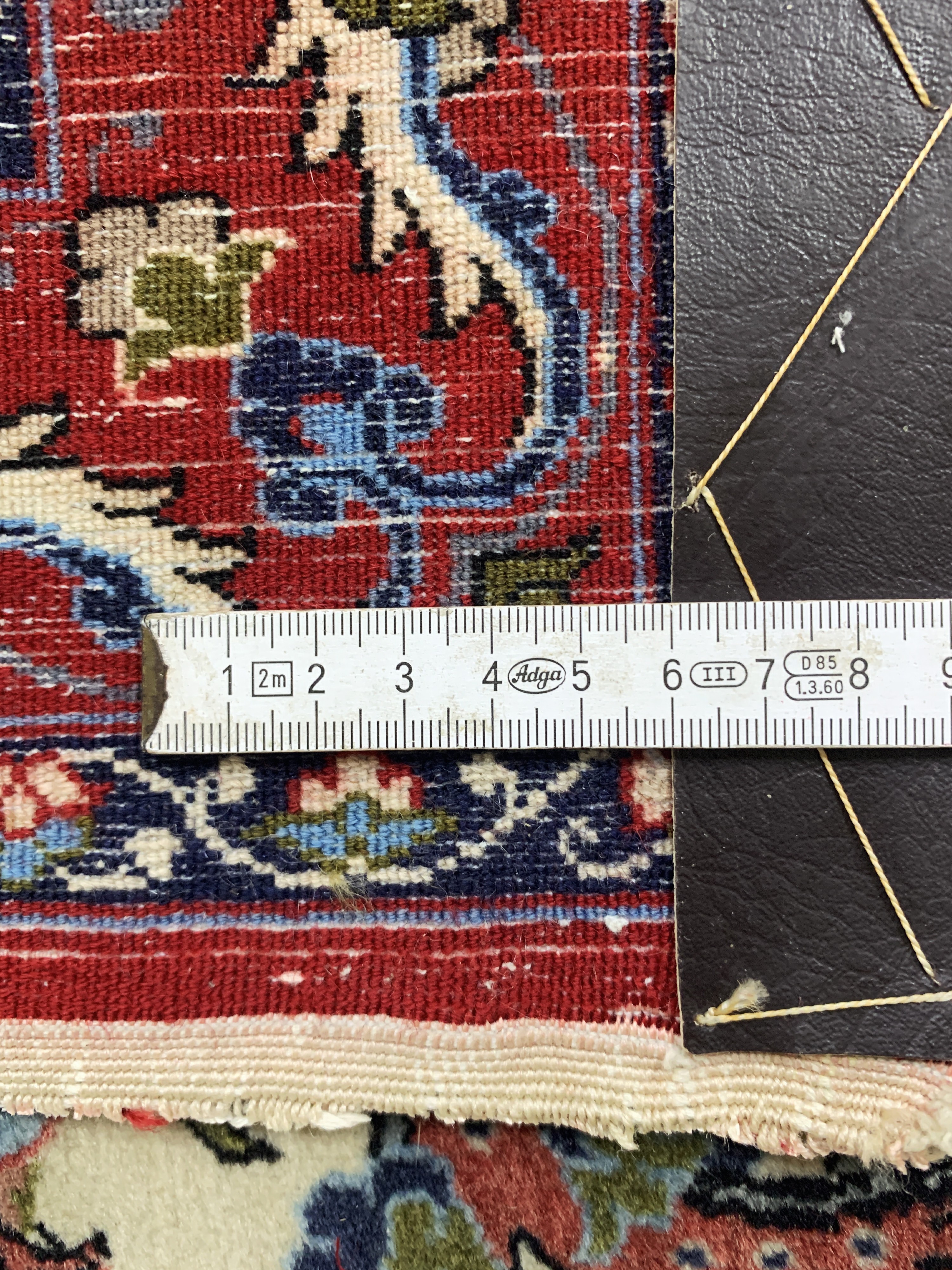 Detail h: 2 Lots Esfahan fein, Persien, Mitte 20.Jhd,Korkwolle auf Seide, ca. 106 x 70 cm, ca. 1,0 Mio. Kn/qm, Reinigungsbedürftig, EHZ: 2