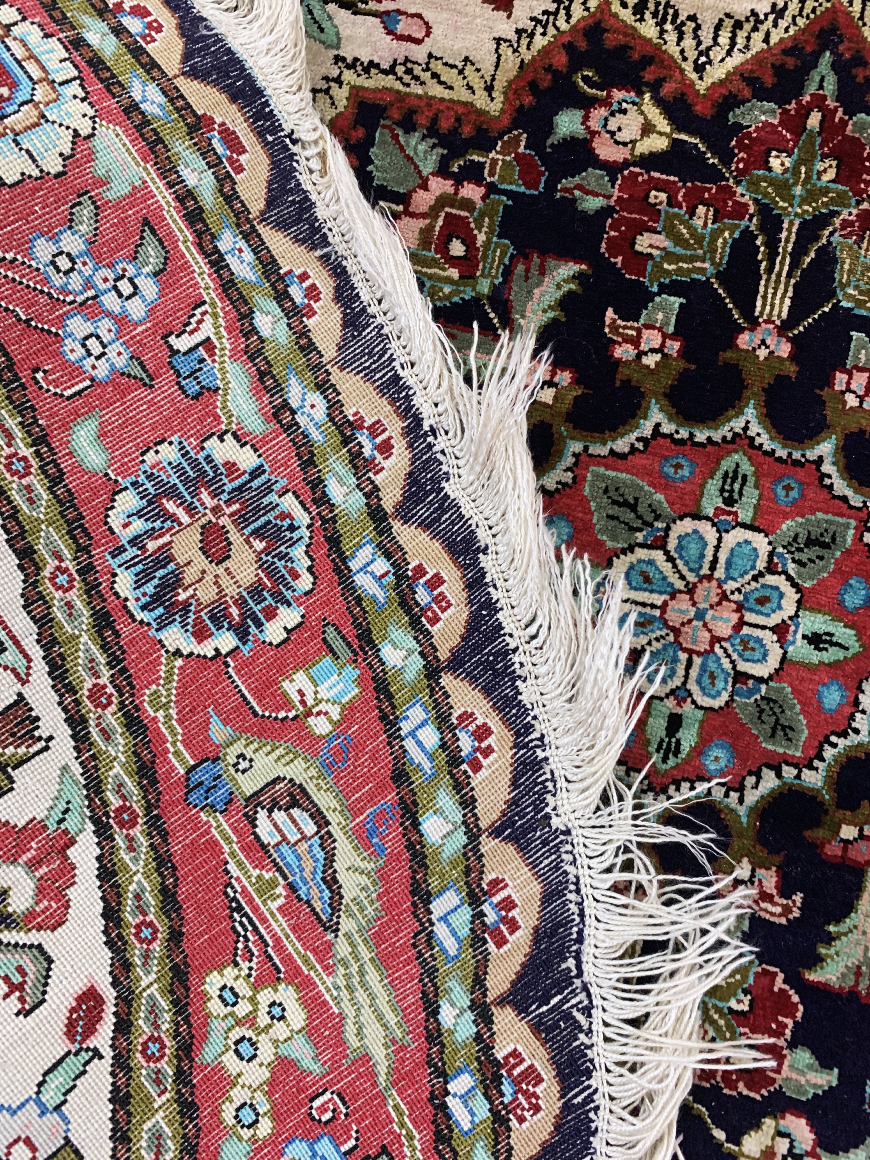 Detail b: 2 Lots Ghom Seide, Persien, Mitte 20.Jhd, reine Naturseide, ca. 77 x 57 cm & durchmesser: ca. 100 cm, EHZ: 2(verfärbt)