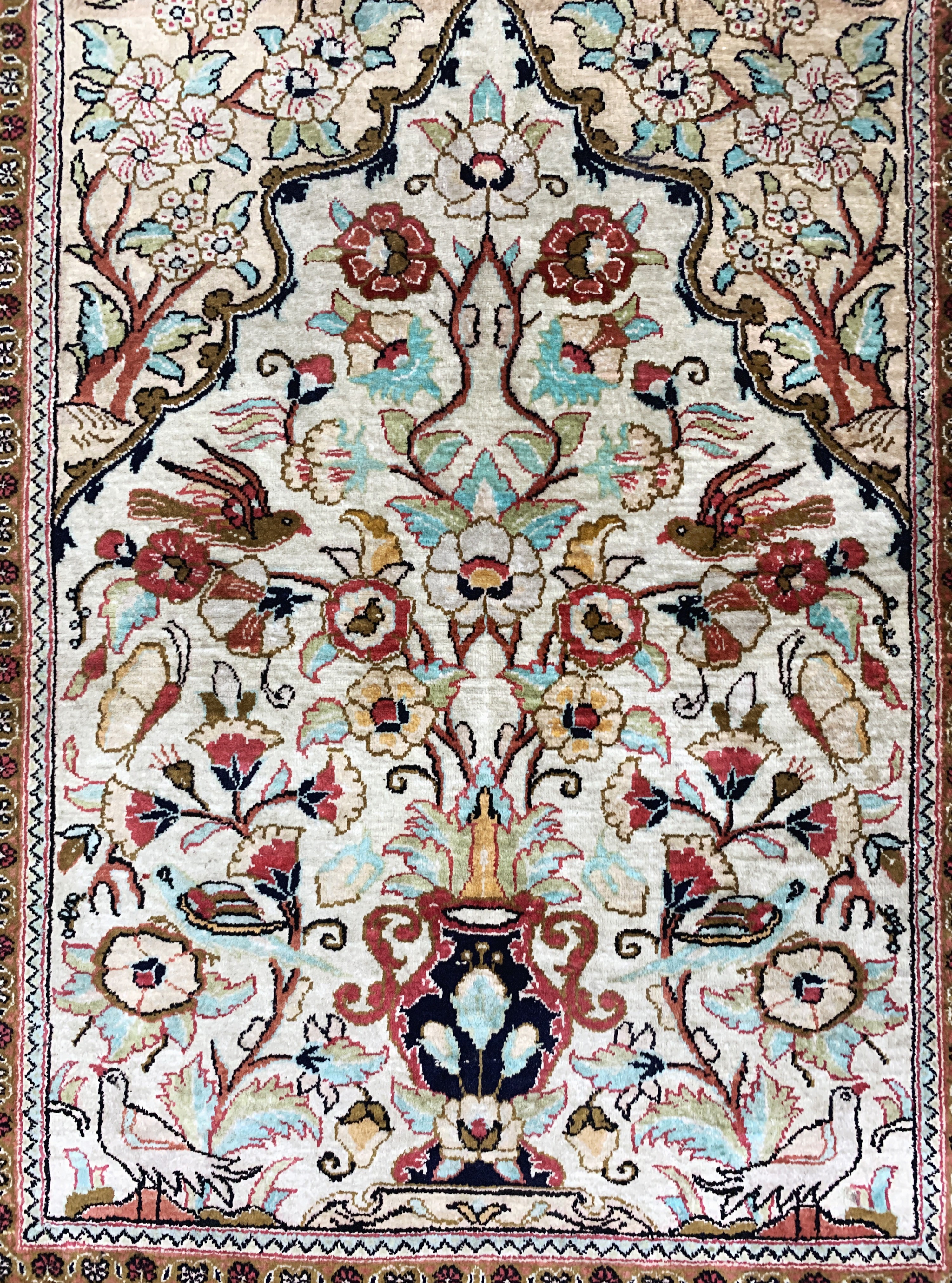 Detail c: 2 Lots Ghom Seide, Persien, Mitte 20.Jhd, reine Naturseide, ca. 77 x 57 cm & durchmesser: ca. 100 cm, EHZ: 2(verfärbt)