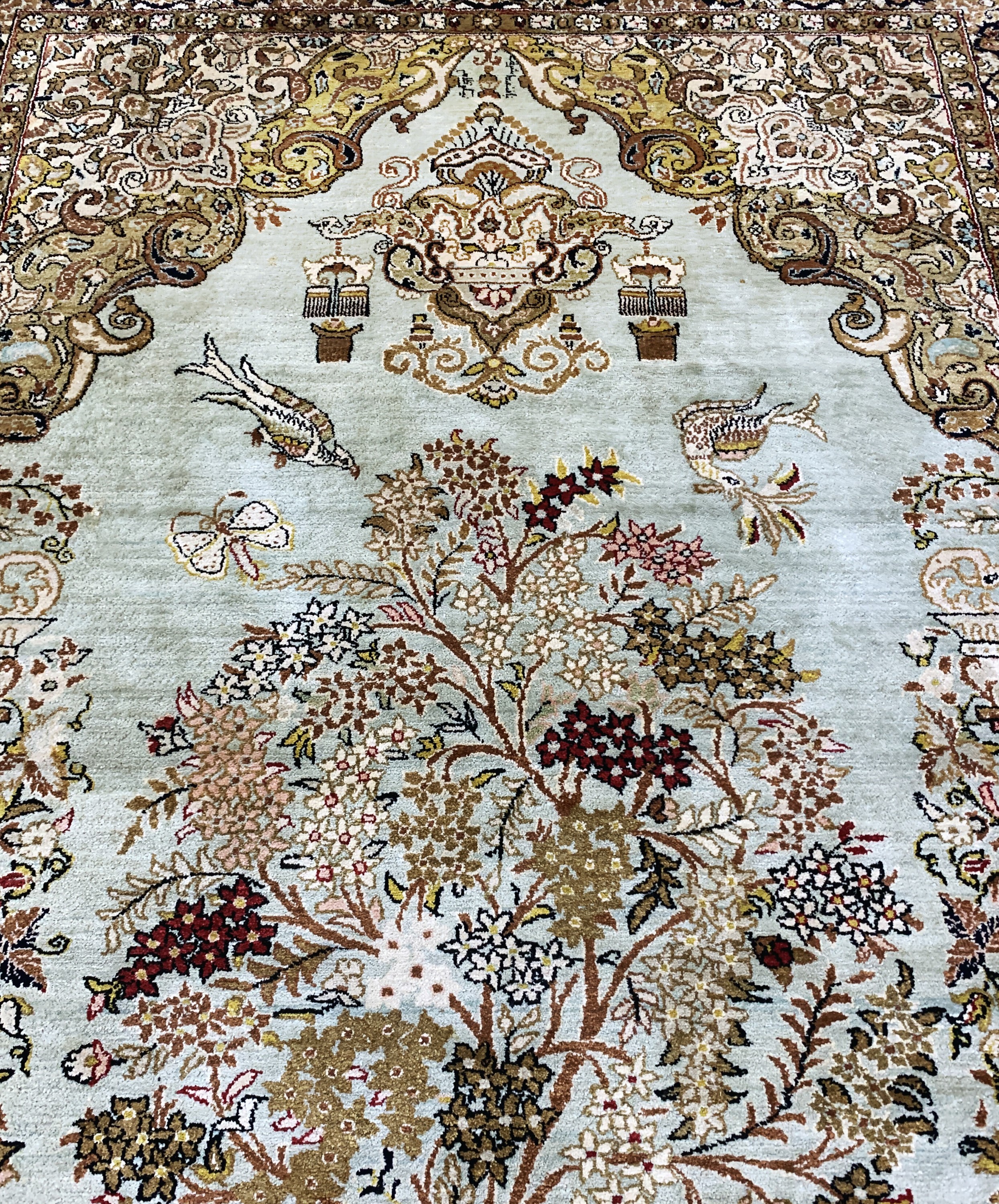 Detail b: Ghom Seide, Persien, Mitte 20.Jhd, reine Naturseide, ca. 160 x 108 cm, Reinigungsbedürftig, EHZ: 1-2
