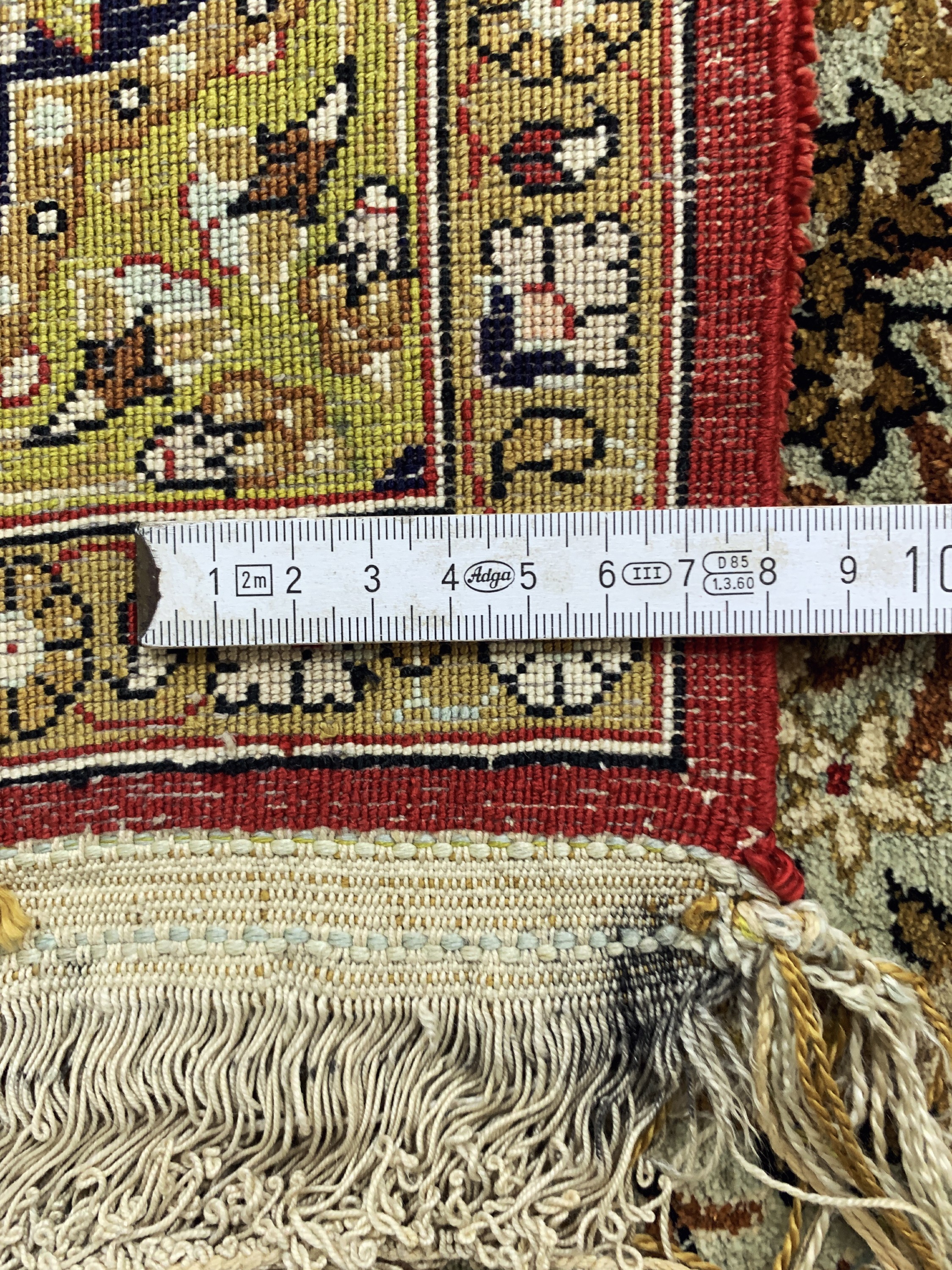 Detail e: Ghom Seide, Persien, Mitte 20.Jhd, reine Naturseide, ca. 160 x 108 cm, Reinigungsbedürftig, EHZ: 1-2