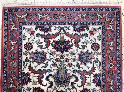 27007417e - 2 Lots Esfahan fein, Persien, Mitte 20.Jhd,Korkwolle auf Seide, ca. 106 x 70 cm, ca. ...