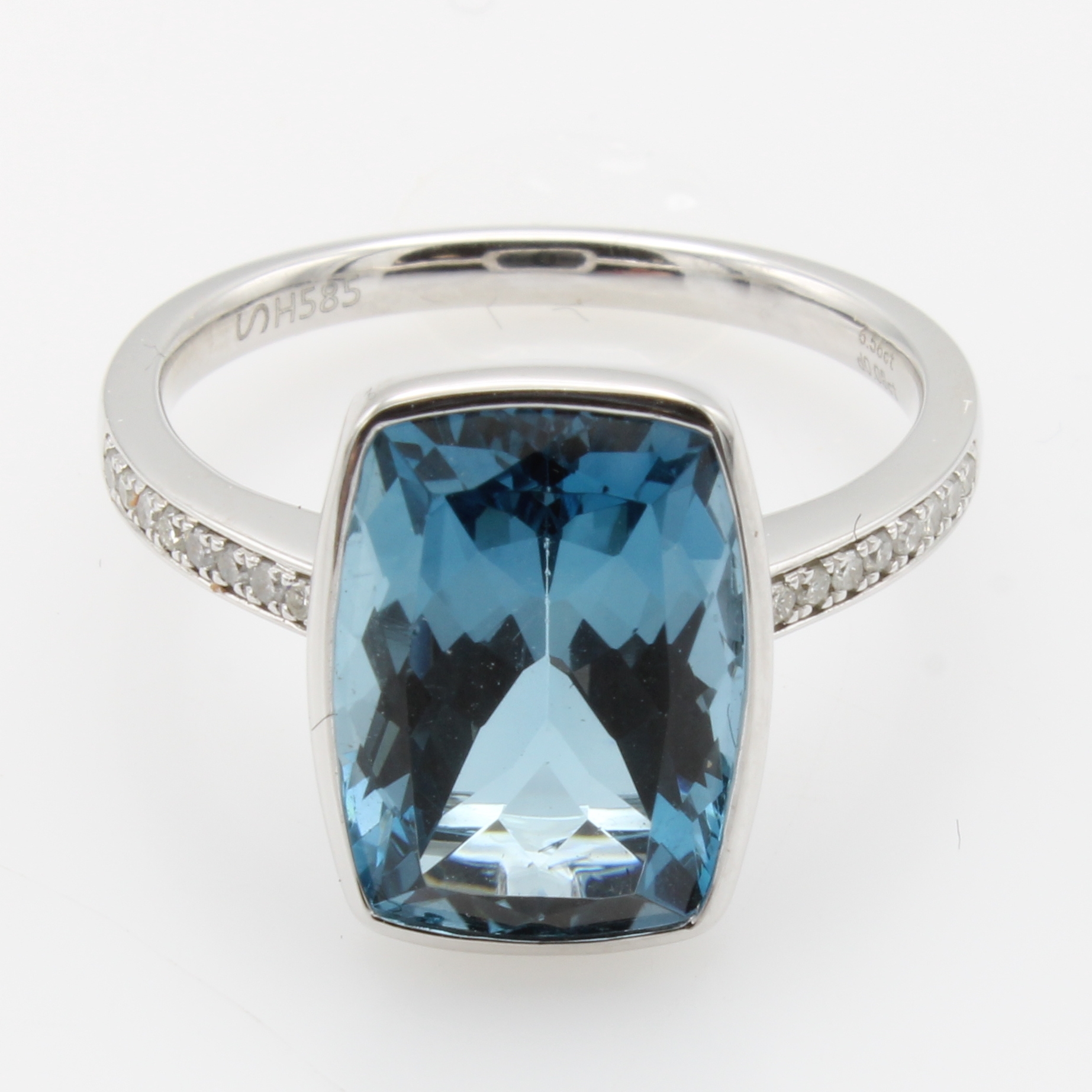Image 27007515 - Ring mit Blautopas und Brillanten, WG 585/ 000, Topas (beh.) ca. 6.56 ct, 16 Brill. zus. ...