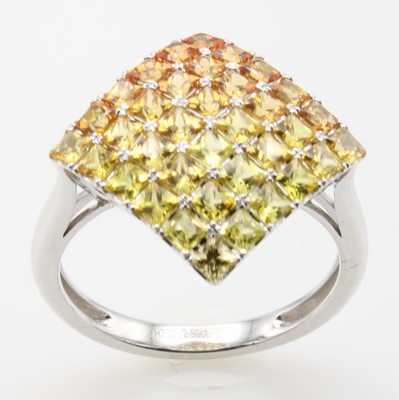 27007561b - Ring mit Saphiren, WG 750/000, 36 Saphir- carrées zus. ca. 2.50 ct in versch. Farbnu- ...