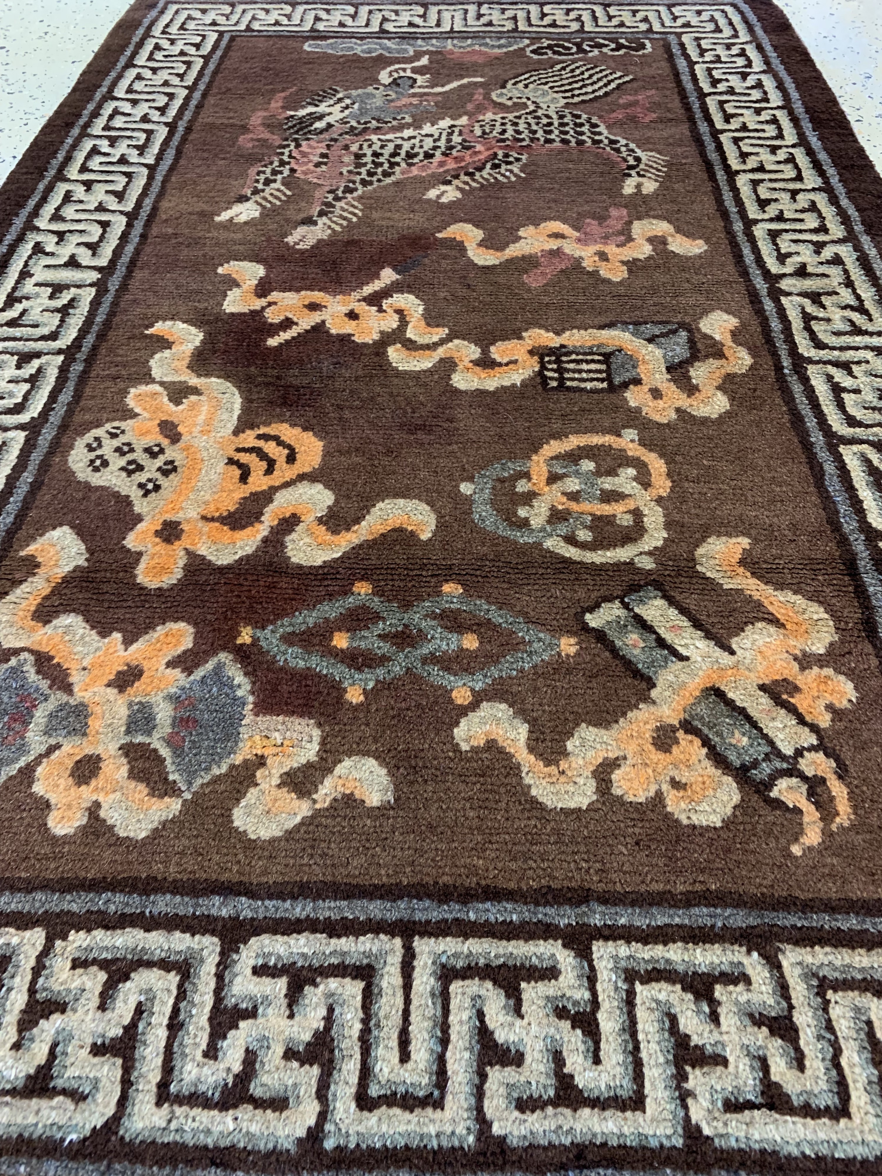 Detail d: "Drachenteppich"antik, Tibet, um 1900, Wolle auf Baumwolle, ca. 162 x 104 cm, EHZ: 2,(kleine Restaurierungen)