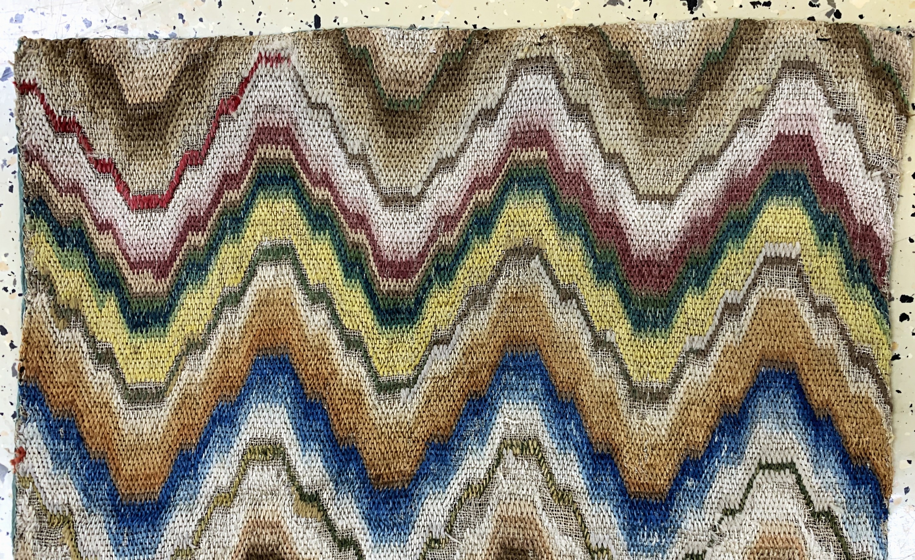 Detail a: Seiden"Bargello"Textil, Flammen Muster, Italien, 19.Jhd, Seiden Stickerei, ca. 53 x 55cm, (nahezu neuwertig)