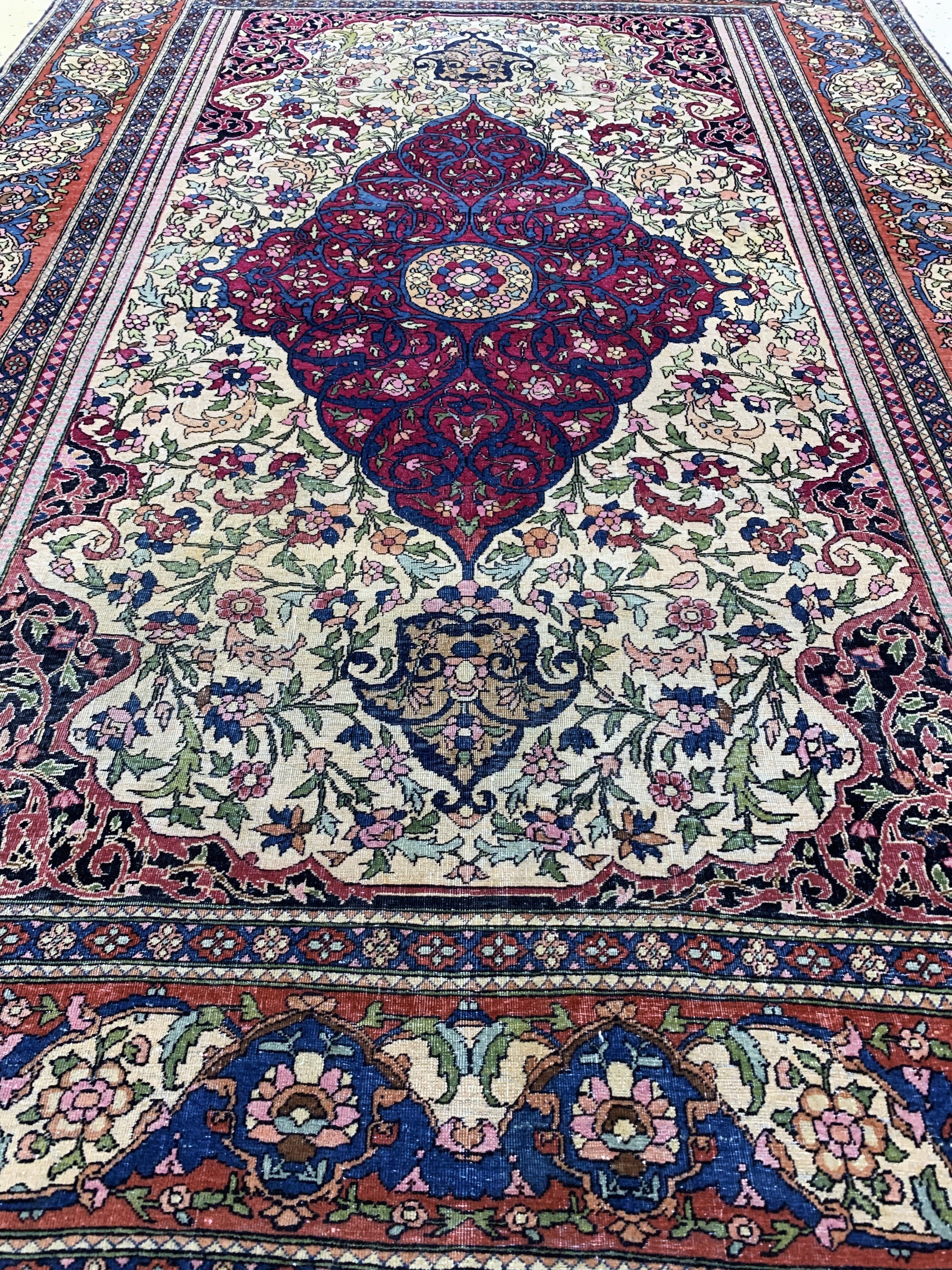 Detail f: Esfahan"Ahmad"antik, Persien, um 1900, Wolle auf Baumwolle, ca. 195 x 140 cm, EHZ: 2-3(gleichmäßig dünn).