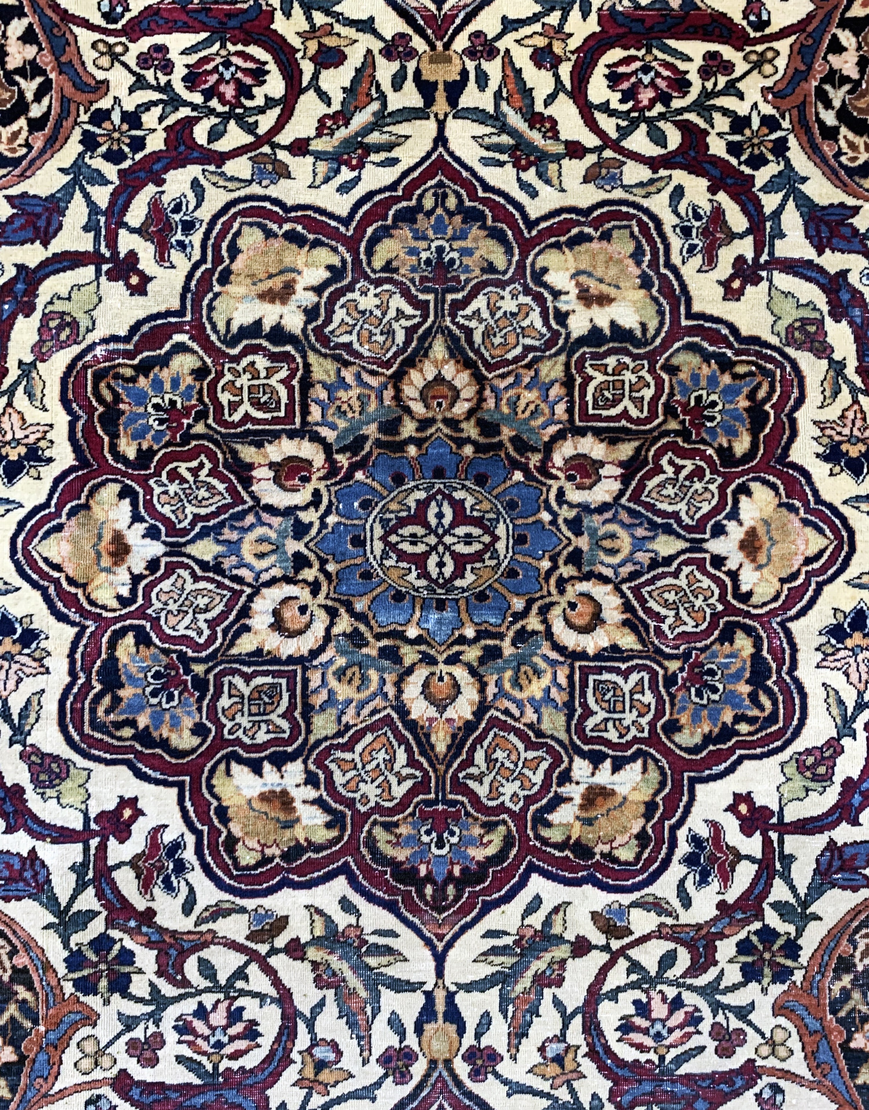 Detail c: Esfahan fein antik, Persien, um 1900, Wolleauf Baumwolle, ca. 206 x 136 cm, EHZ: 3, (restauriert)