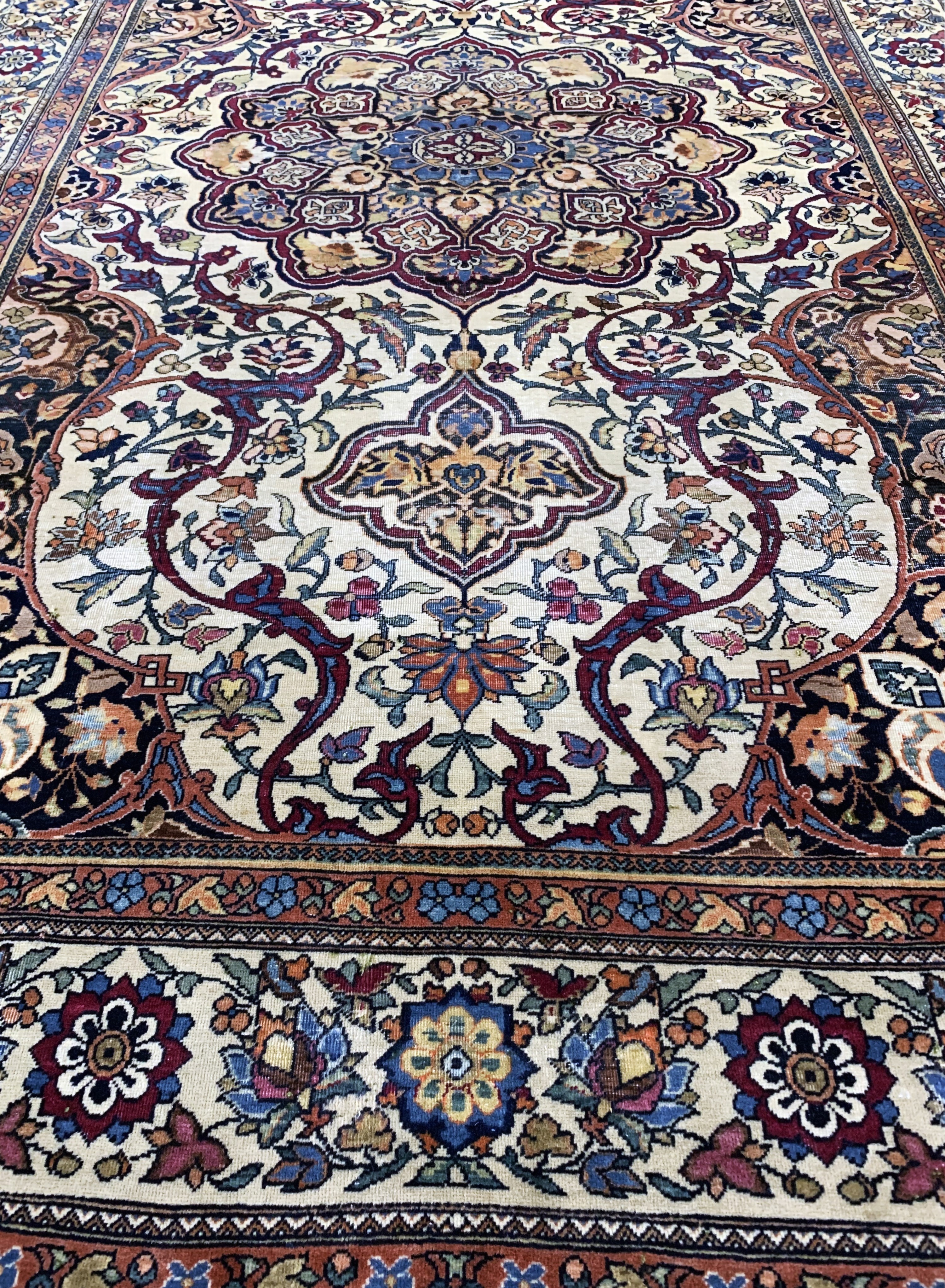 Detail f: Esfahan fein antik, Persien, um 1900, Wolleauf Baumwolle, ca. 206 x 136 cm, EHZ: 3, (restauriert)